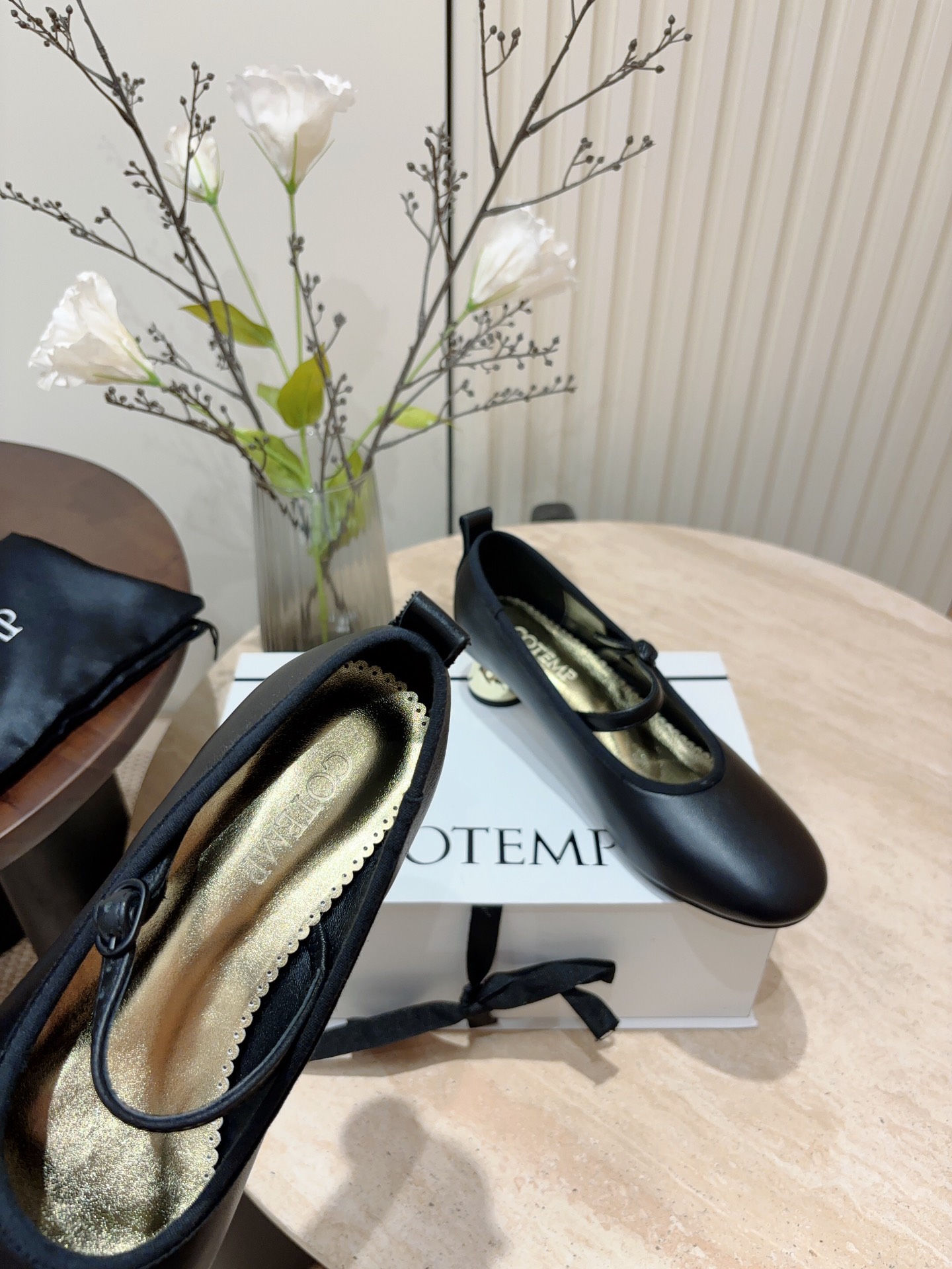 Retro Ballet Shoes with Metal Button Detail in Soft Lamb Skin – P7000 - 图片 5