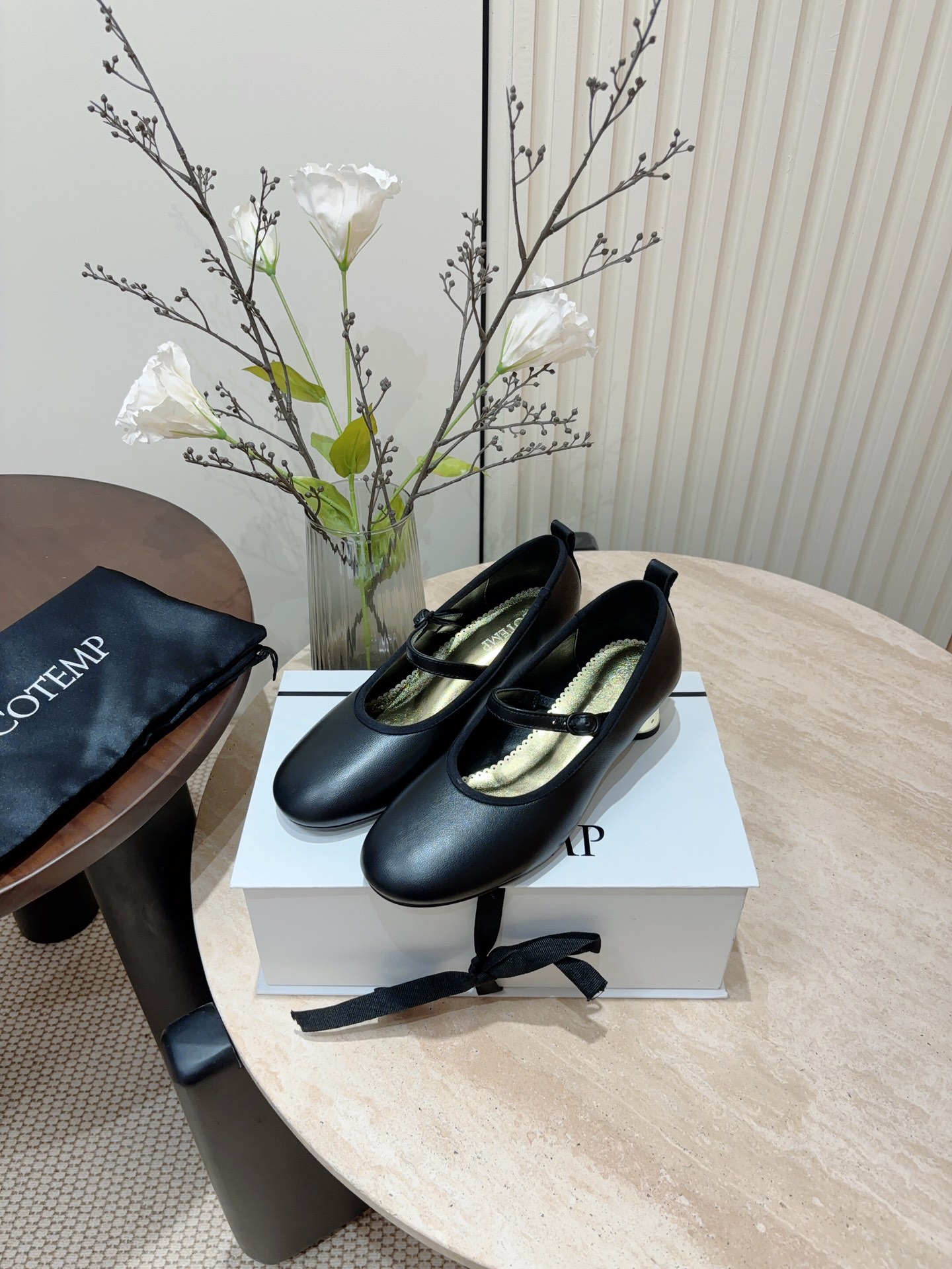 Retro Ballet Shoes with Metal Button Detail in Soft Lamb Skin – P7000 - 图片 3