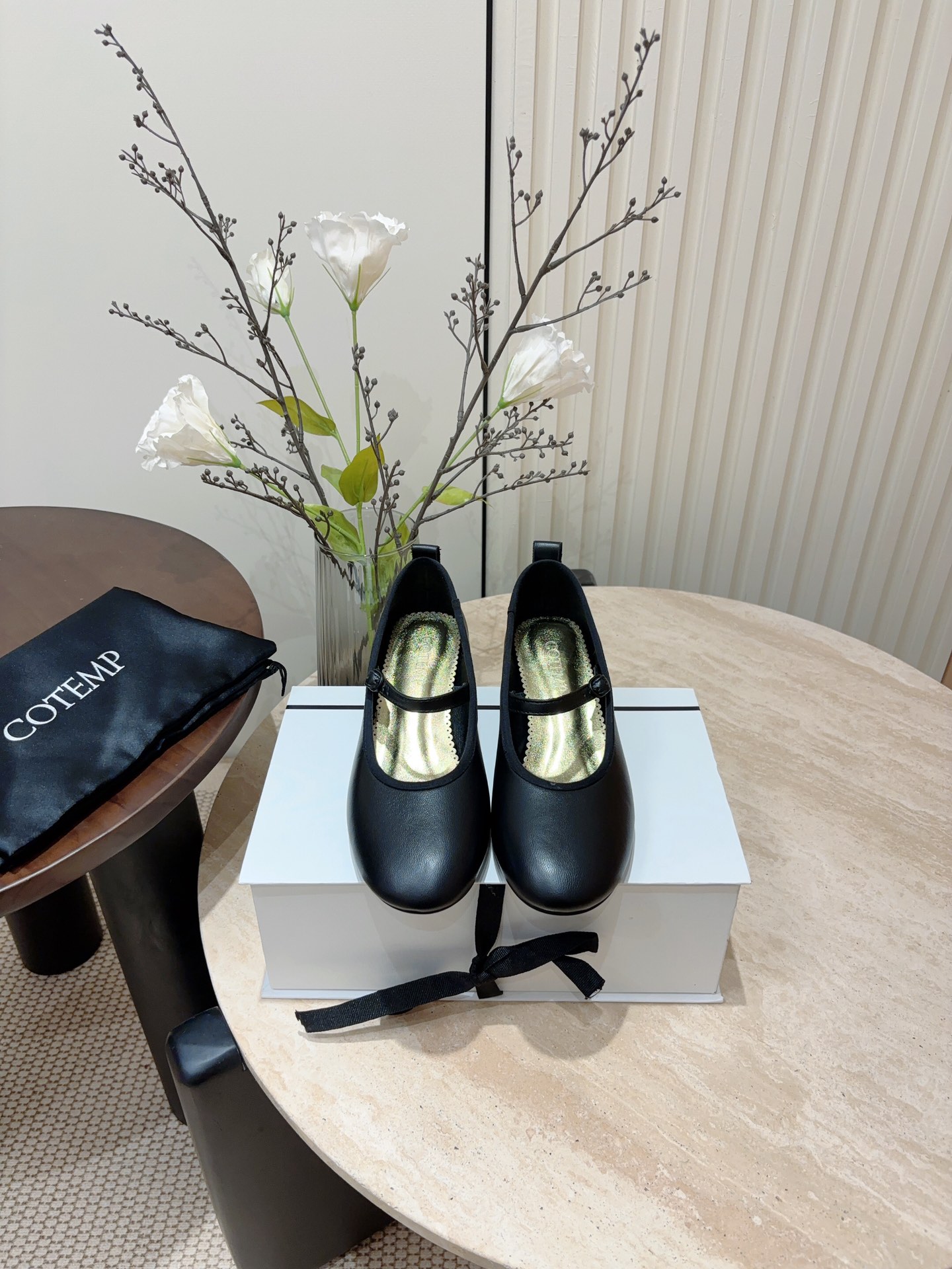 Retro Ballet Shoes with Metal Button Detail in Soft Lamb Skin – P7000 - 图片 2