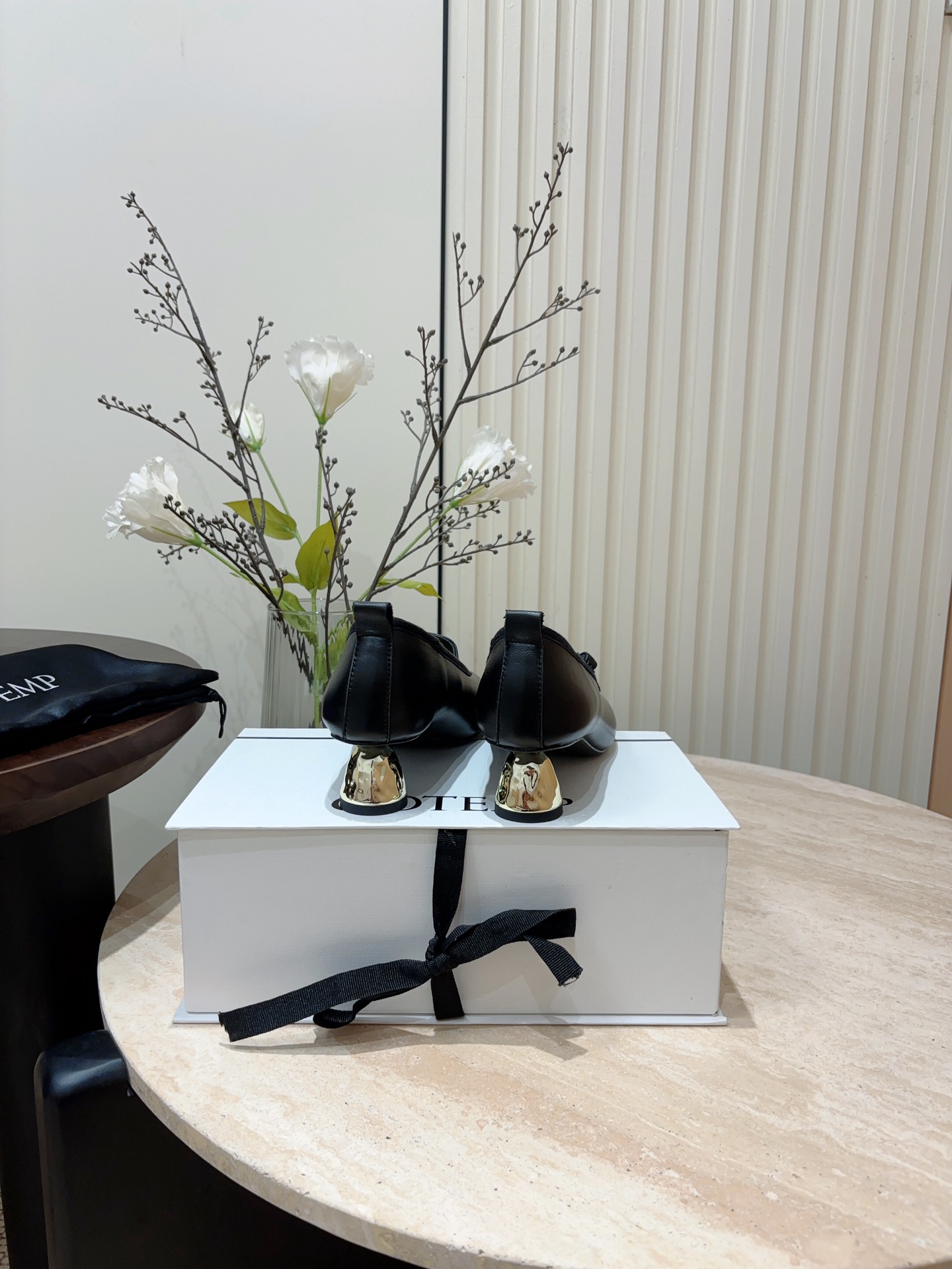 Retro Ballet Shoes with Metal Button Detail in Soft Lamb Skin – P7000 - 图片 6