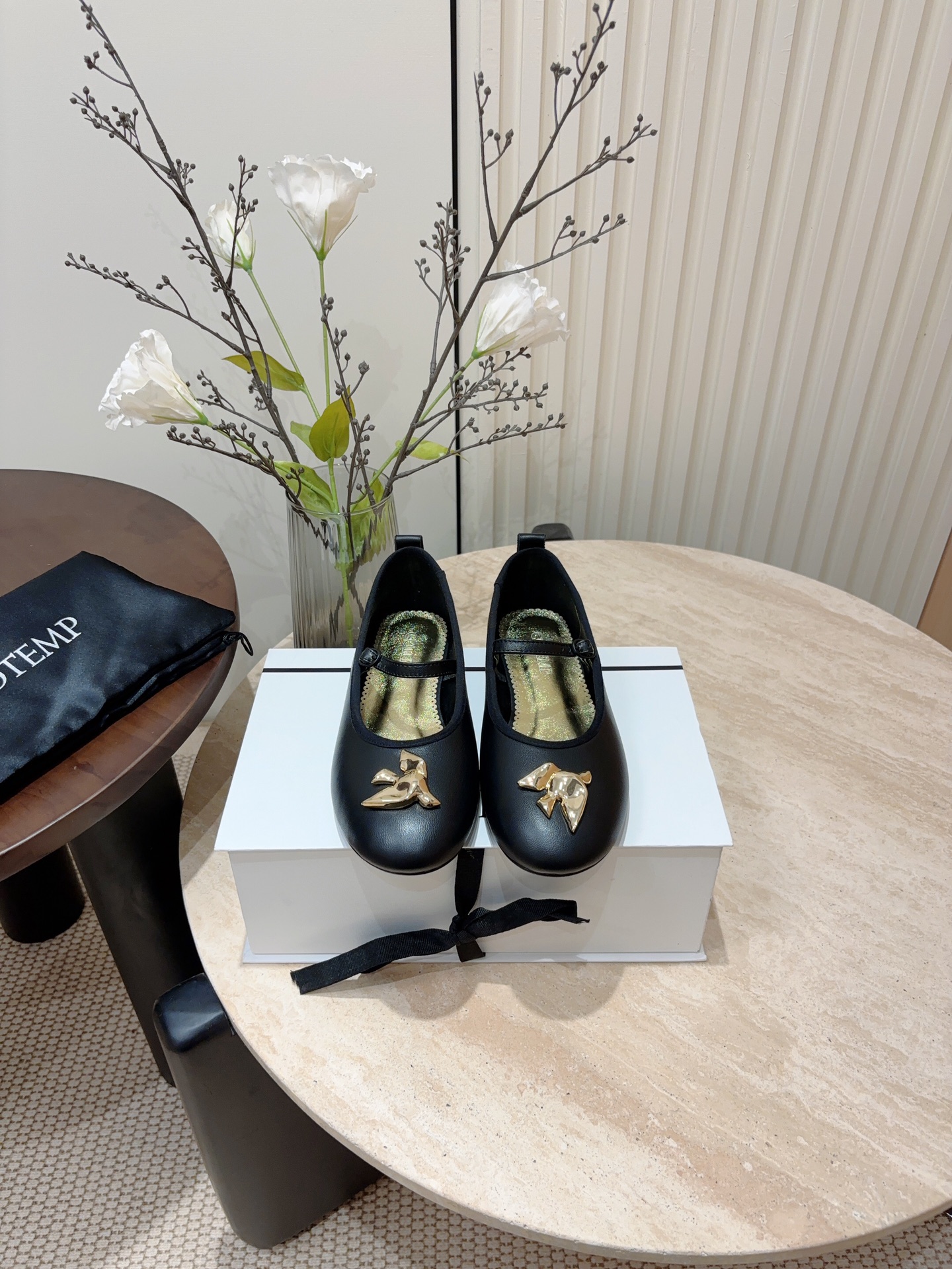 Retro Ballet Style: P7000 Flat Shoes with Grandmother’s Shoe Inspiration