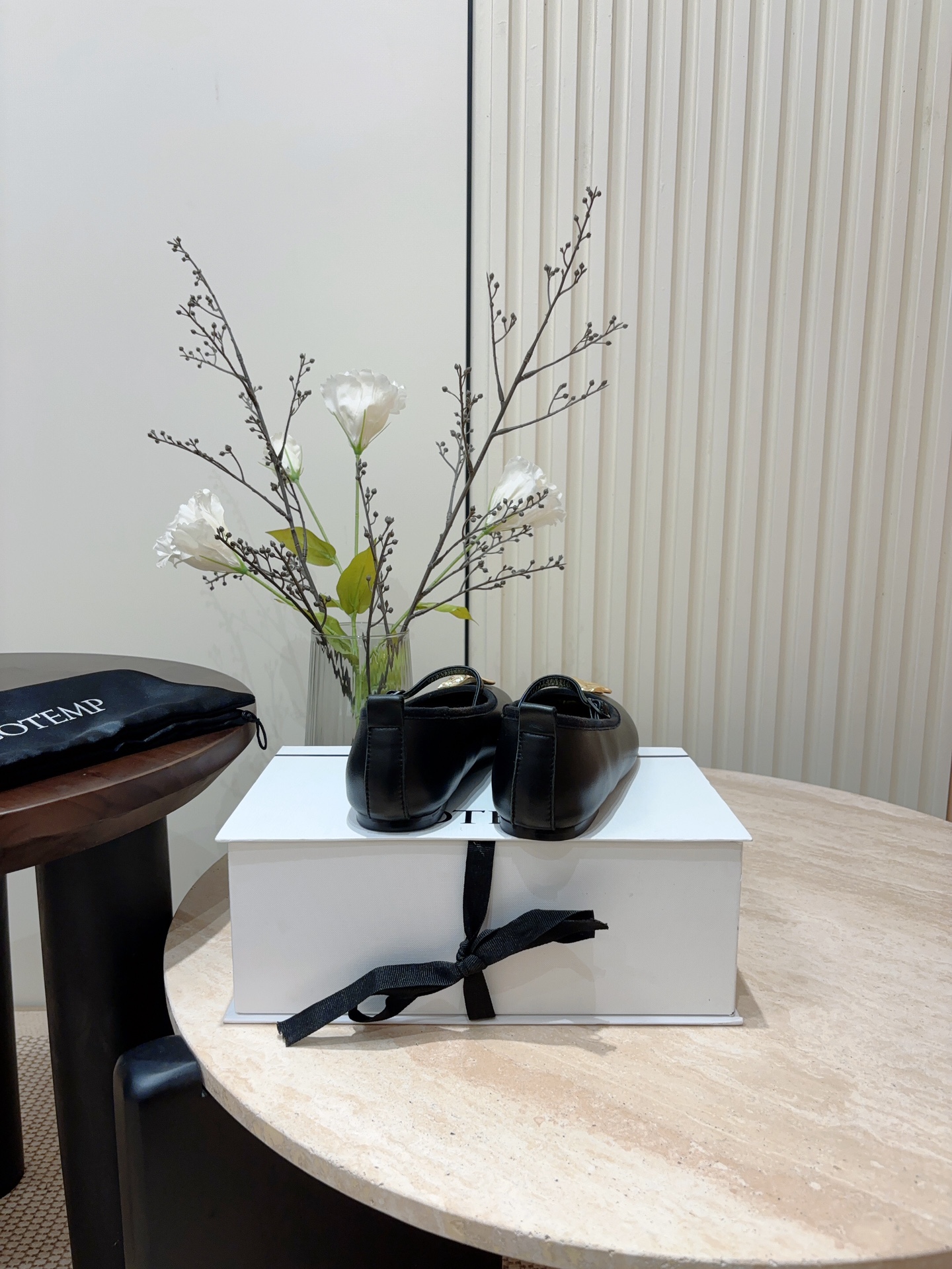Retro Style: Ballet Flats with Grandmother’s Shoes Design – Soft Leather, Elegant Details - 图片 6