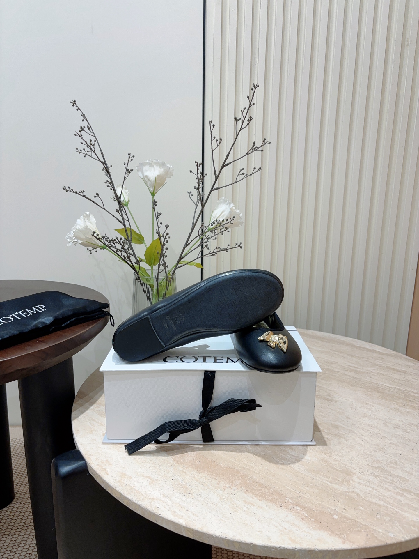 Retro Style: Ballet Flats with Grandmother’s Shoes Design – Soft Leather, Elegant Details - 图片 9