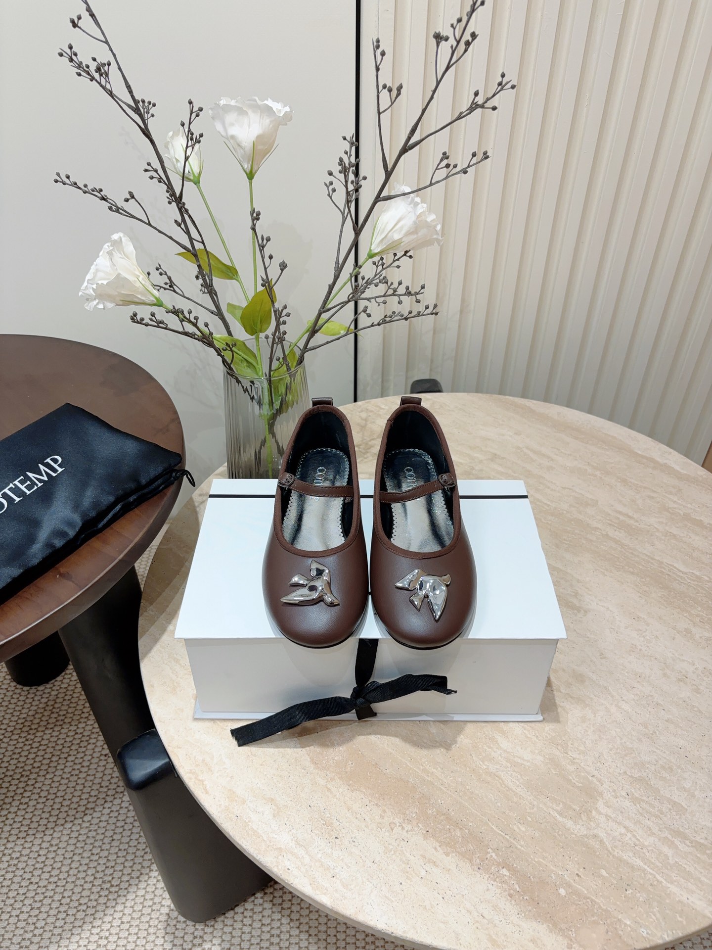 New Retro Ballet Style Flat Shoes with Elegant Details and Comfortable Sheepskin Material - 图片 1