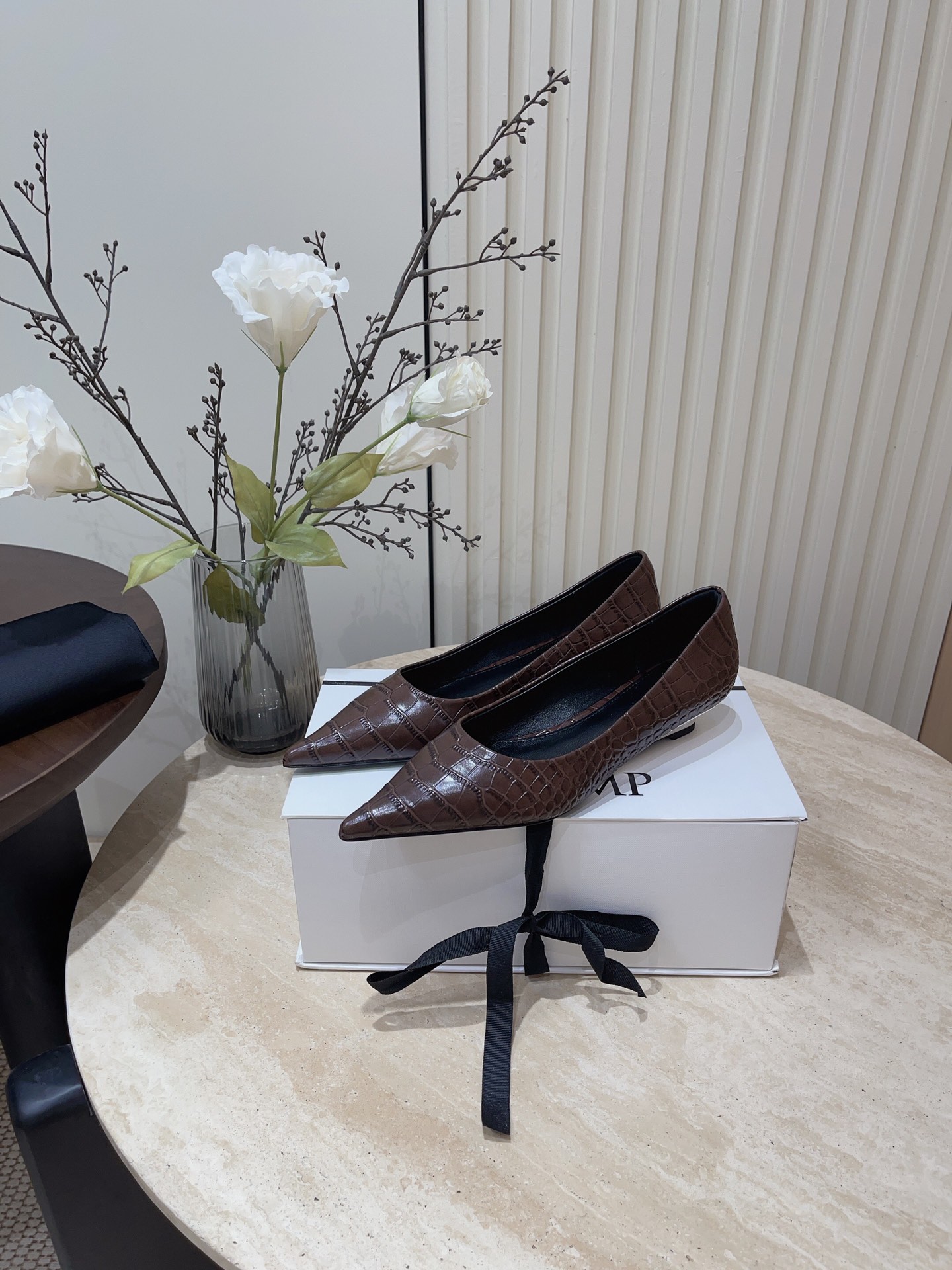 Stylish Pointy Heel Shoes in Original and Rocked Cattle Skin, Italian Leather Soles - 图片 4