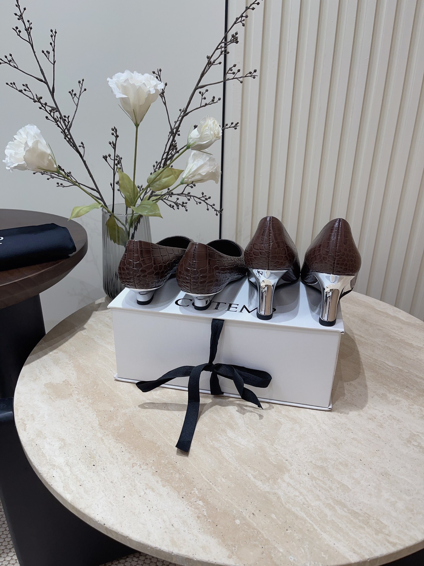 Stylish Pointy Heel Shoes in Original and Rocked Cattle Skin, Italian Leather Soles - 图片 3