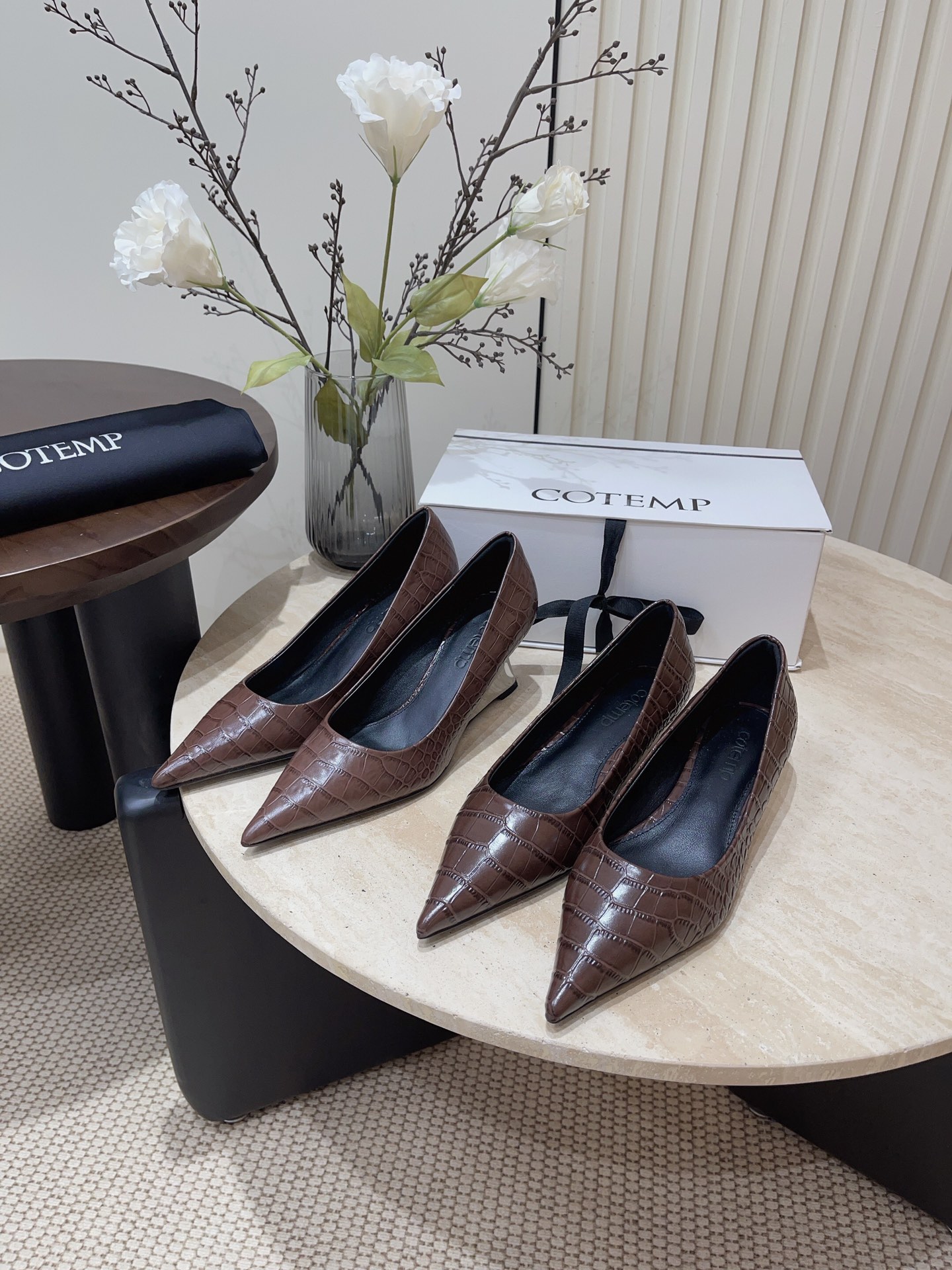 Stylish Pointy Heel Shoes in Original and Rocked Cattle Skin, Italian Leather Soles - 图片 2