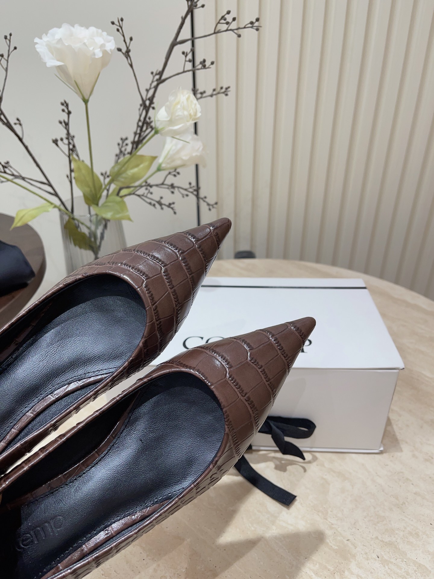 Stylish Pointy Heel Shoes in Original and Rocked Cattle Skin, Italian Leather Soles - 图片 6