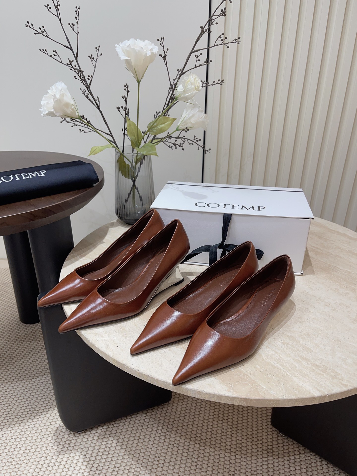 Stylish Pointy Heel Shoes in Original Colored Cattle Skin, Italian Leather Soles - 图片 2