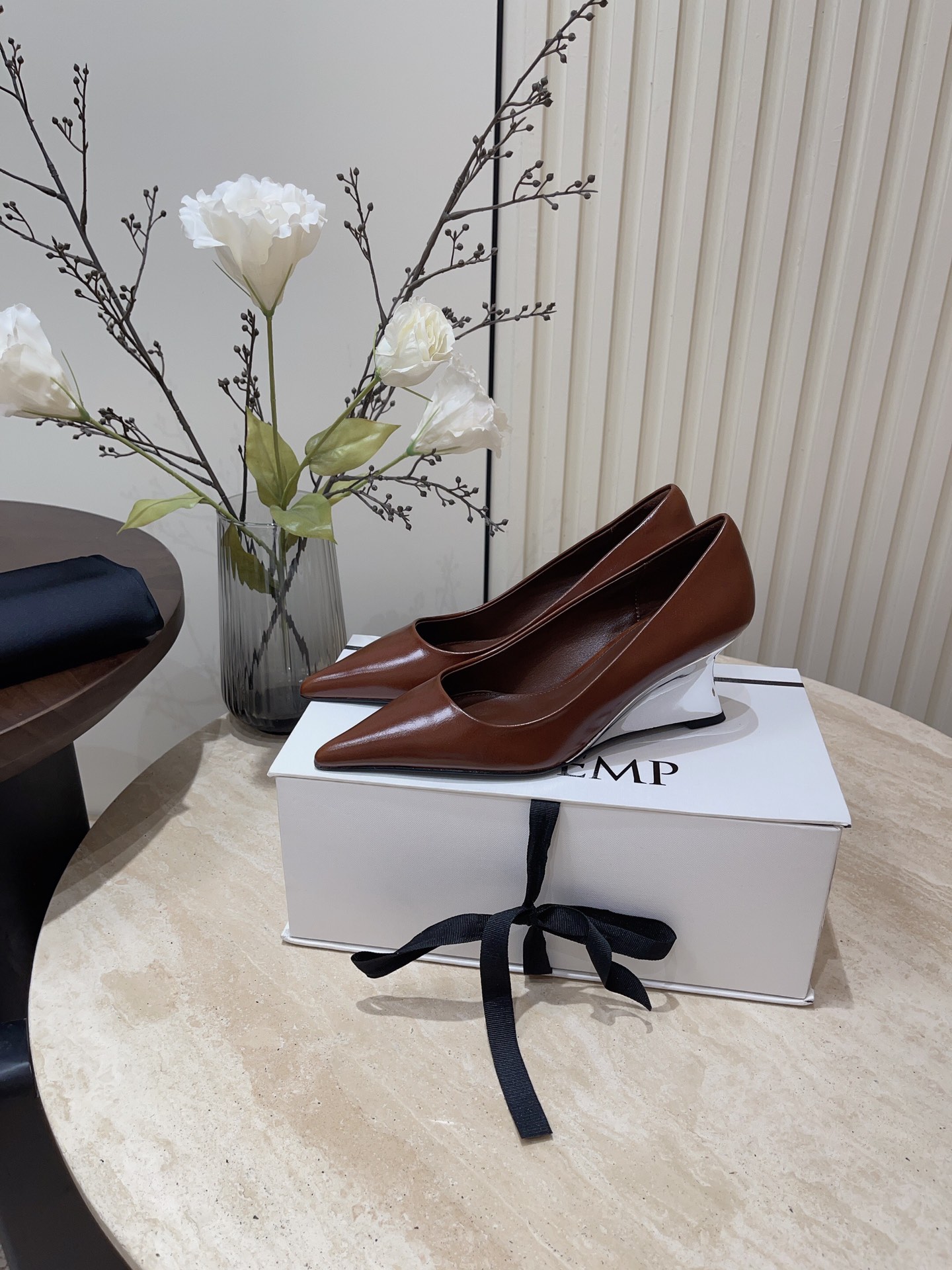 Stylish Pointy Heel Shoes in Original Colored Cattle Skin, Italian Leather Soles - 图片 7