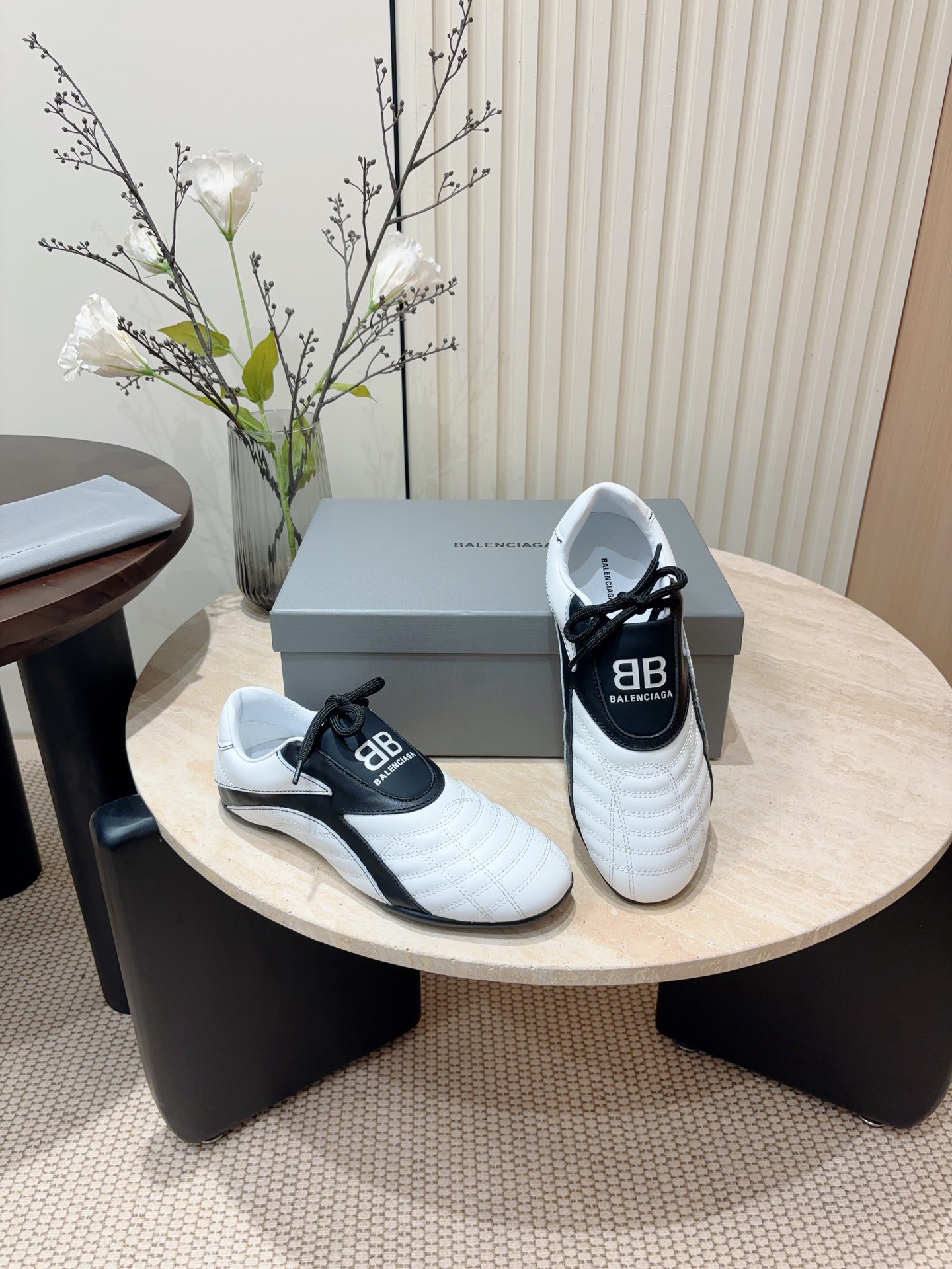 New Balenciaga Paris Family Baseball Shoes: Classic Design in Black and White. - 图片 8