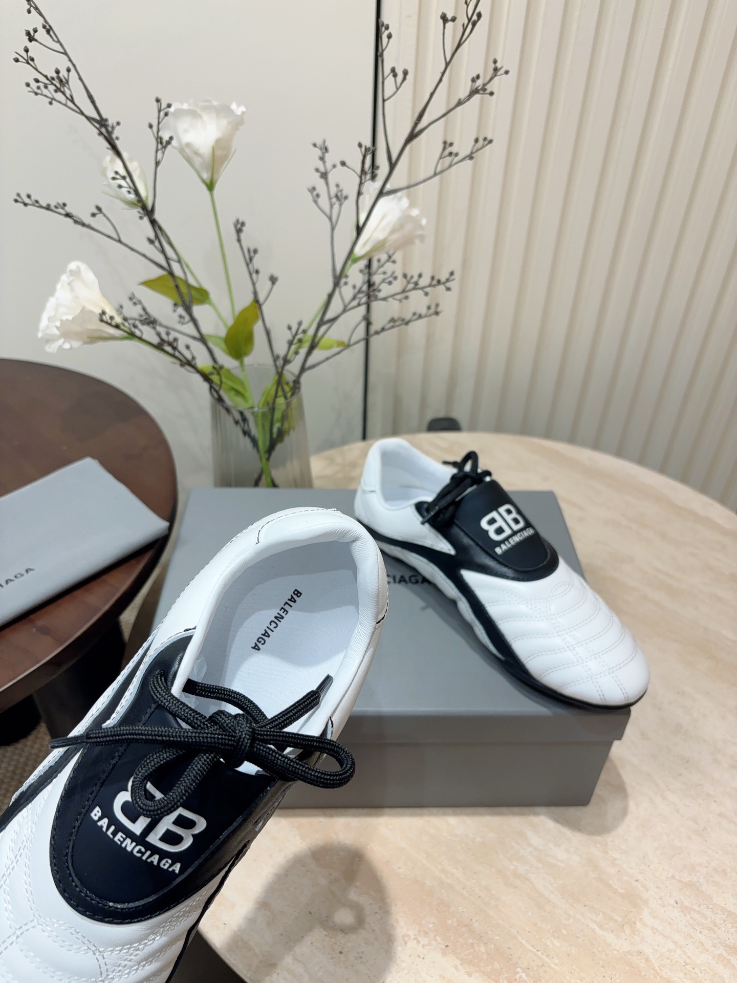 New Balenciaga Paris Family Baseball Shoes: Classic Design in Black and White. - 图片 5