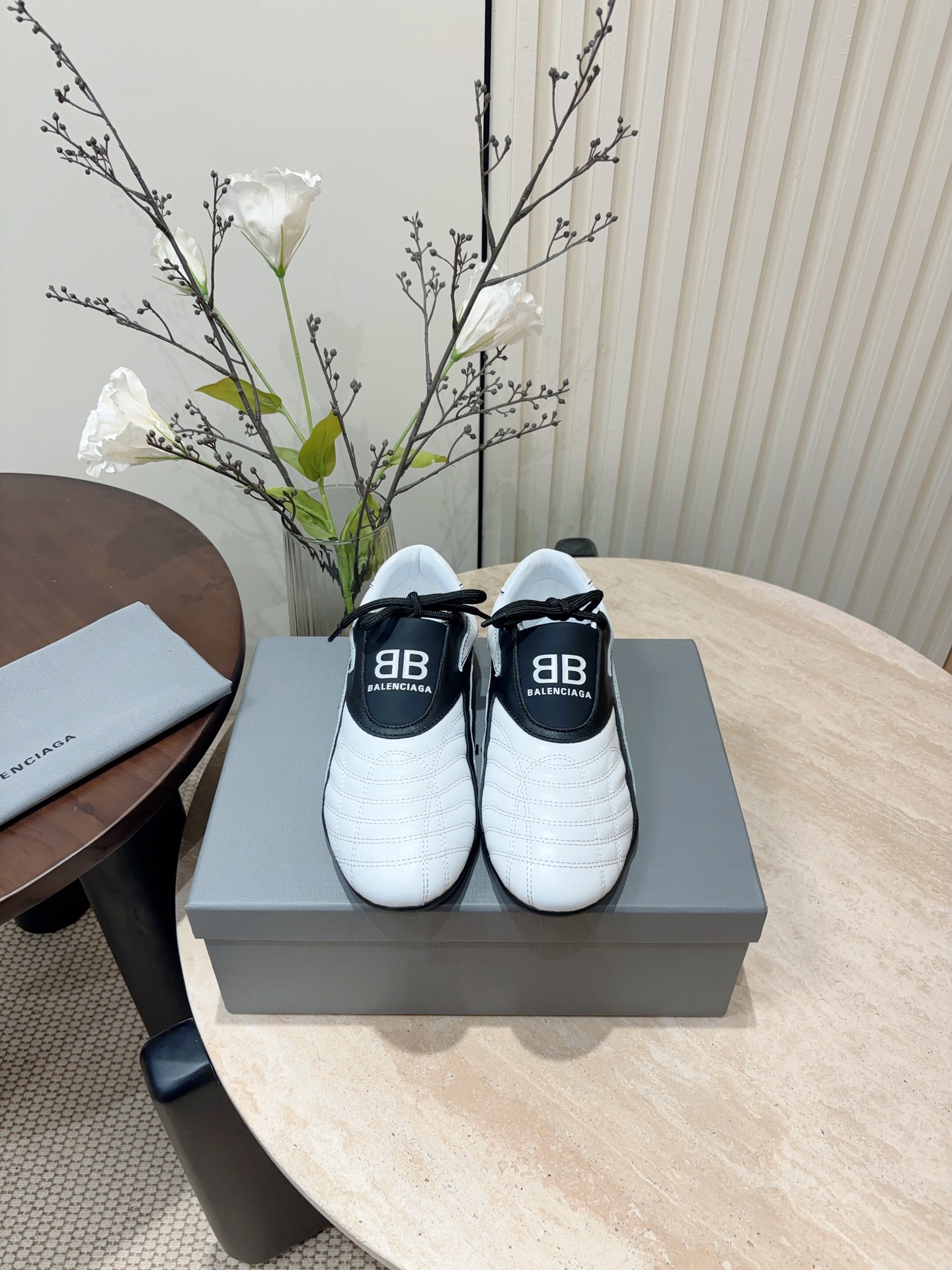 New Balenciaga Paris Family Baseball Shoes: Classic Design in Black and White. - 图片 2