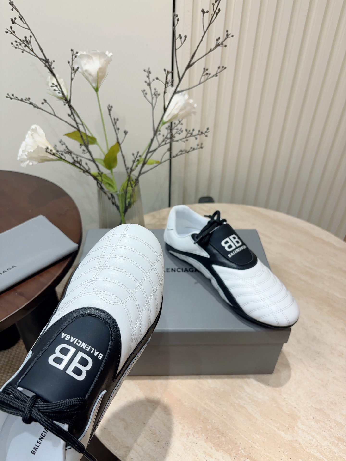 New Balenciaga Paris Family Baseball Shoes: Classic Design in Black and White. - 图片 4