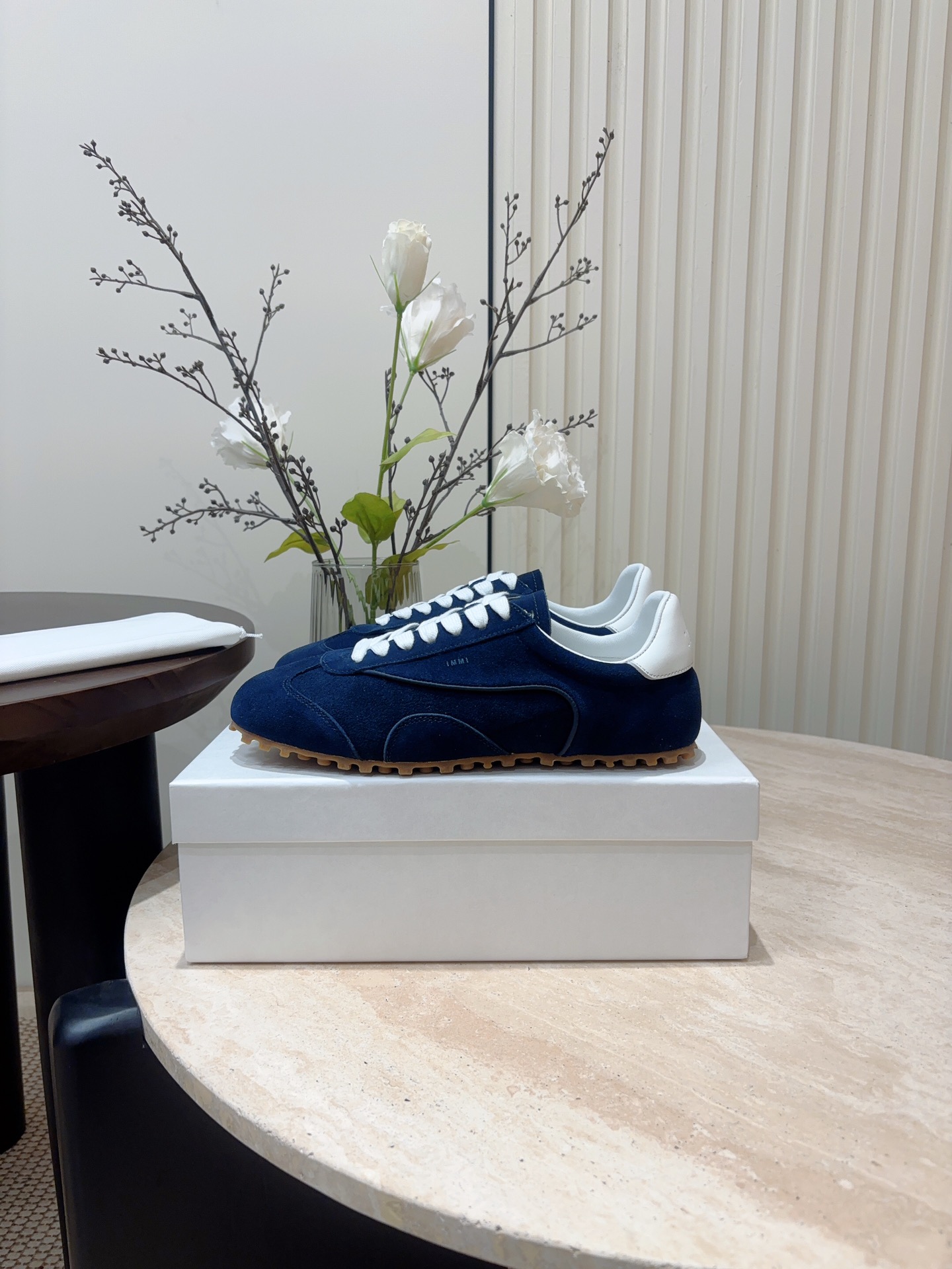 NO:129273,- 25Ss early spring new IMMI niche fashion brand casual shoes. The 25Ss training shoes are popular on the Internet, simple and fashionable, full of trends, and easily create a fashionable girlish style!  Upper beef reverse velvet/cowhide inner sheepskin inner sole private mold rubber wear-resistant non-slip sole Size 35-39 (40 custom made without return or exchange), casual shoes/sports shoes, sneakers, cowhide, sheepskin19860909- 25Ss早春新款IMMI德训鞋小众潮牌休闲鞋 爆全网的德训鞋,简单时尚 潮流感十足,轻松塑造出时髦的少女风！ 鞋面牛反绒/牛皮 内里羊皮内里 鞋底私模橡胶耐磨防滑大底 尺码35-39（40订做不退换）,休闲鞋/运动鞋,sneakers,cowhide,sheepskin,Women's Shoes