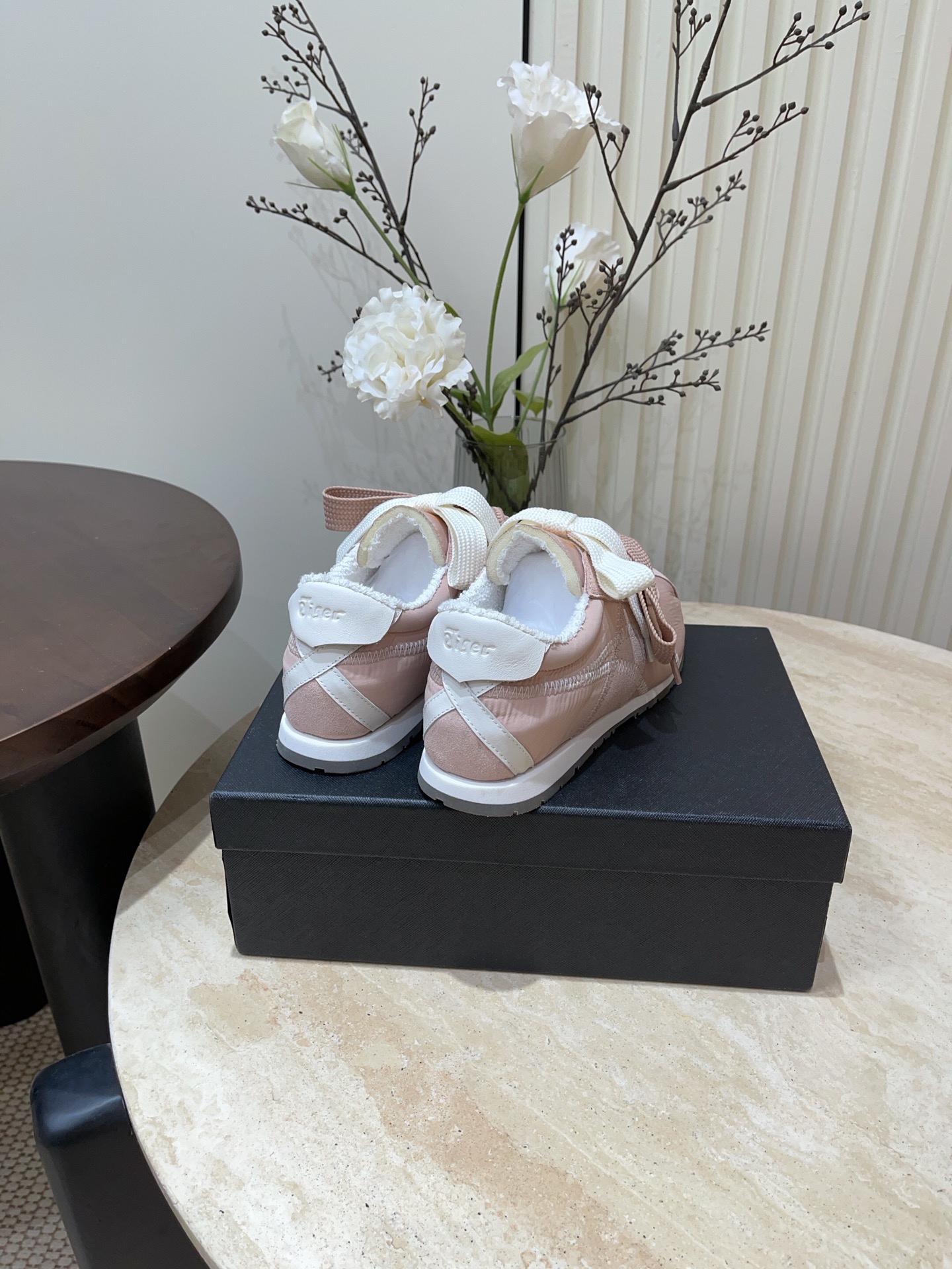 Onitsuka Tiger: Fashionable Retro Sports Shoes with Comfort and Detail - 图片 4
