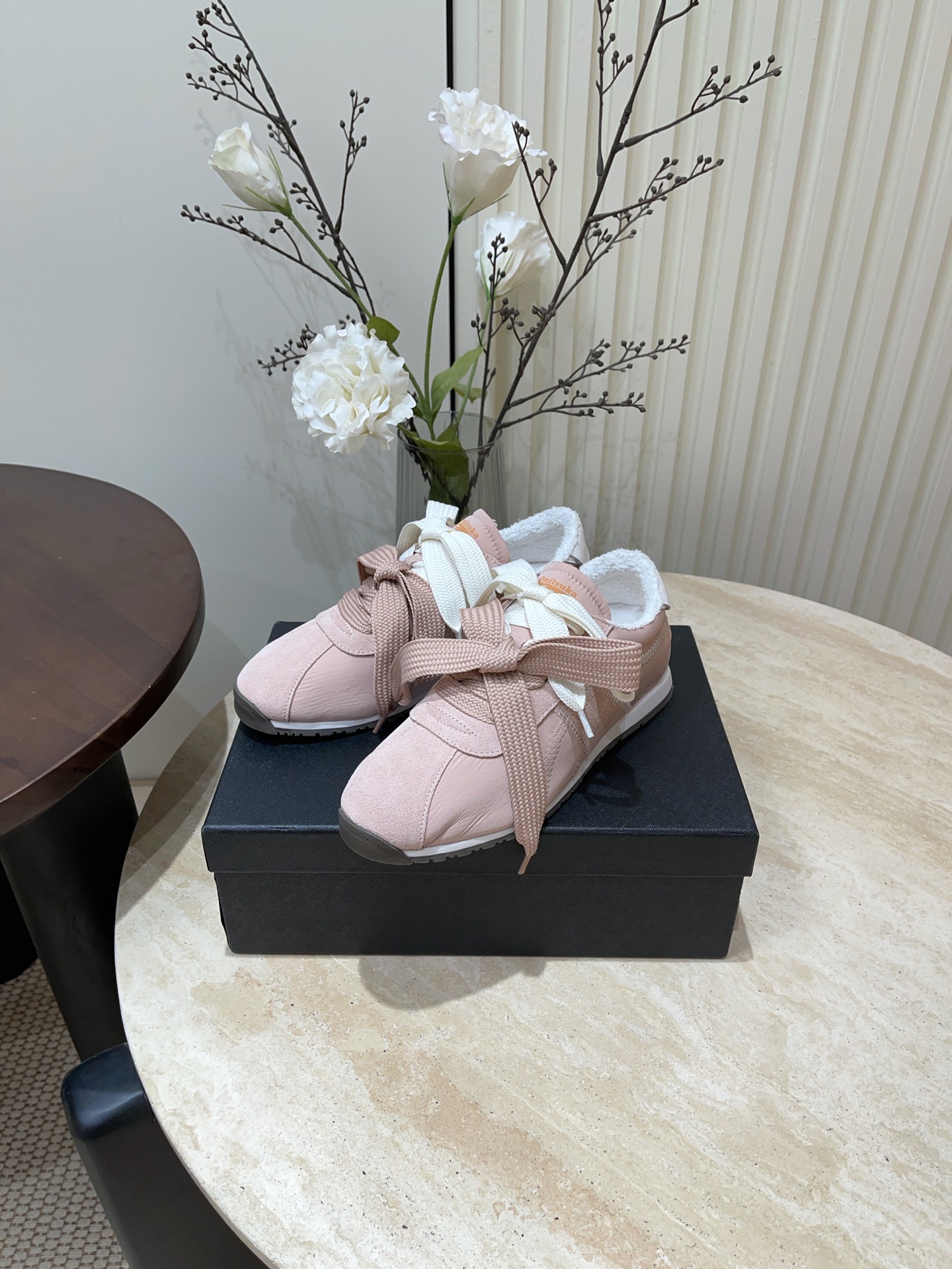 Onitsuka Tiger: Fashionable Retro Sports Shoes with Comfort and Detail