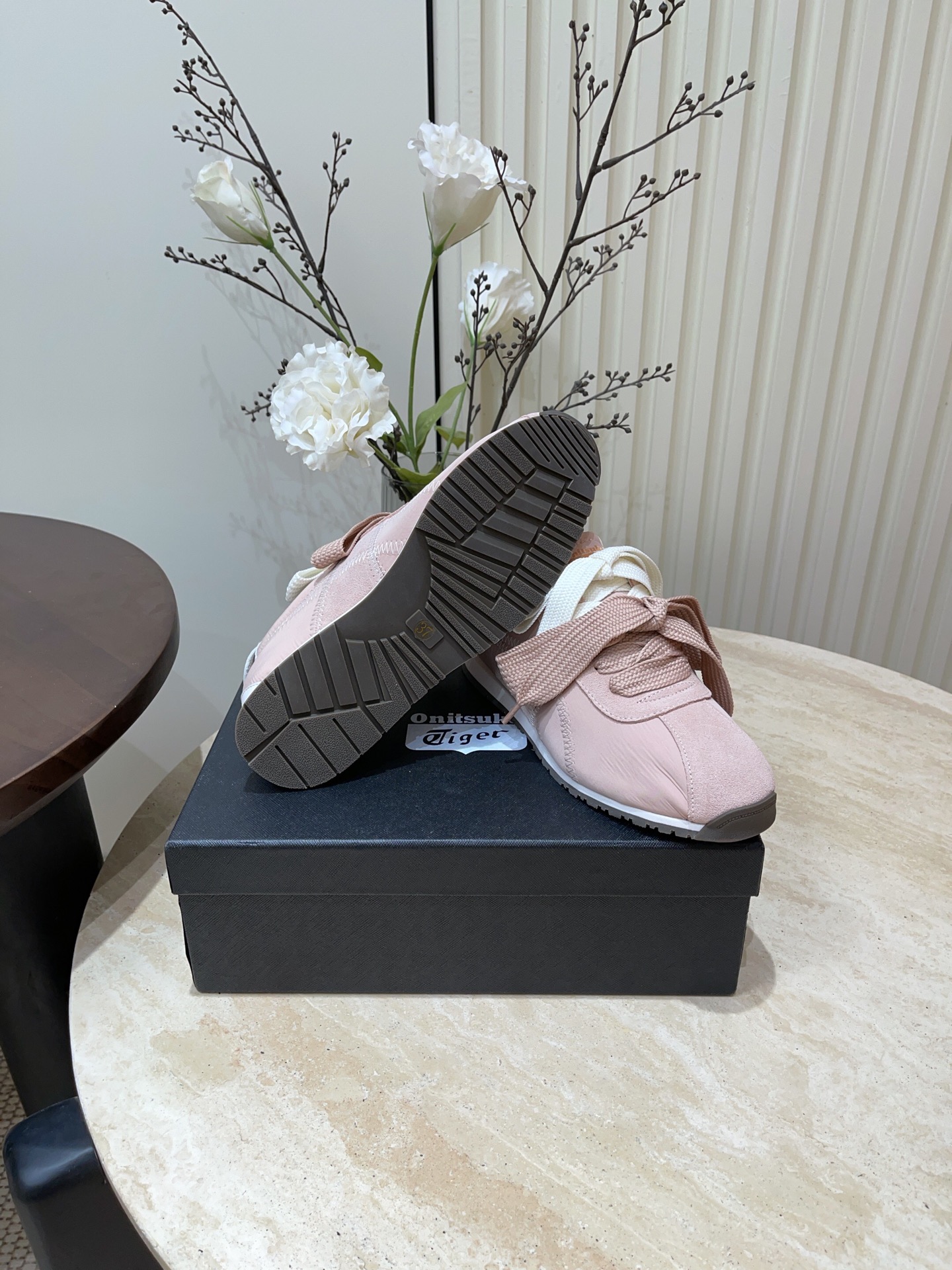 Onitsuka Tiger: Fashionable Retro Sports Shoes with Comfort and Detail - 图片 9