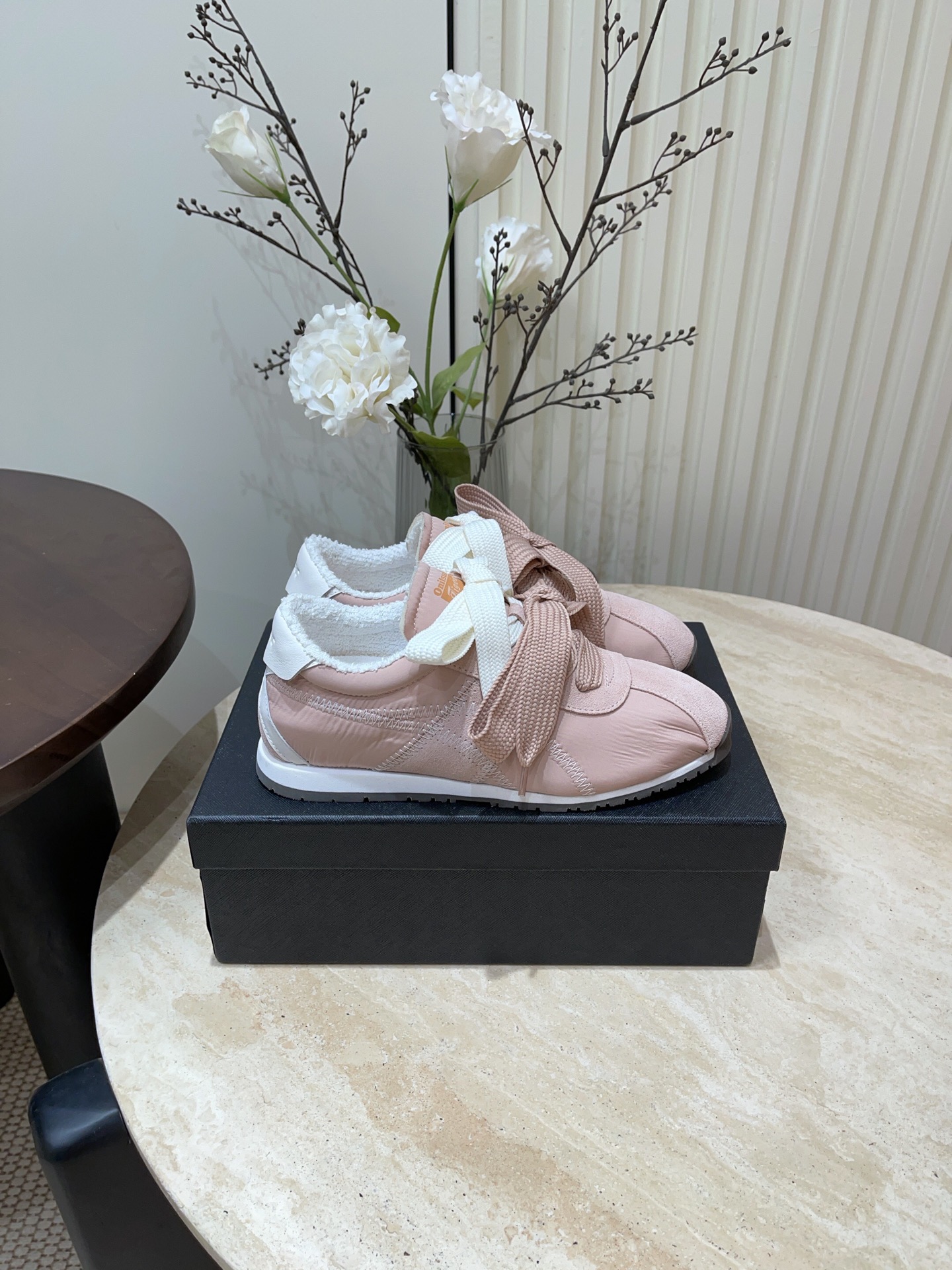 Onitsuka Tiger: Fashionable Retro Sports Shoes with Comfort and Detail - 图片 3