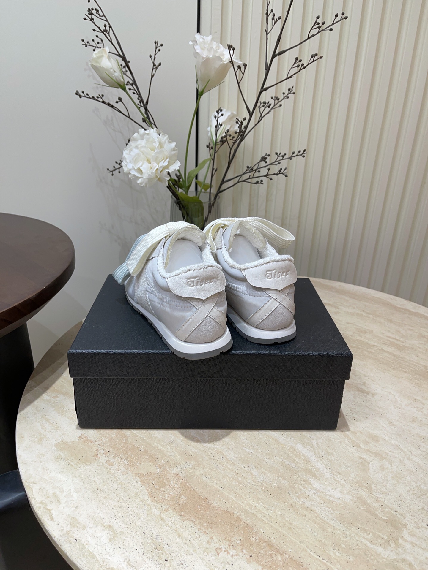 Onitsuka Tiger Fashion Sports Shoes: Comfort and Detail in Style - 图片 4