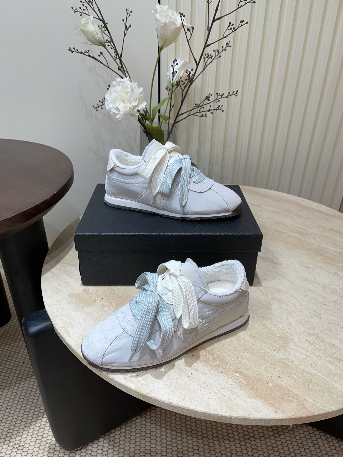 Onitsuka Tiger Fashion Sports Shoes: Comfort and Detail in Style - 图片 5