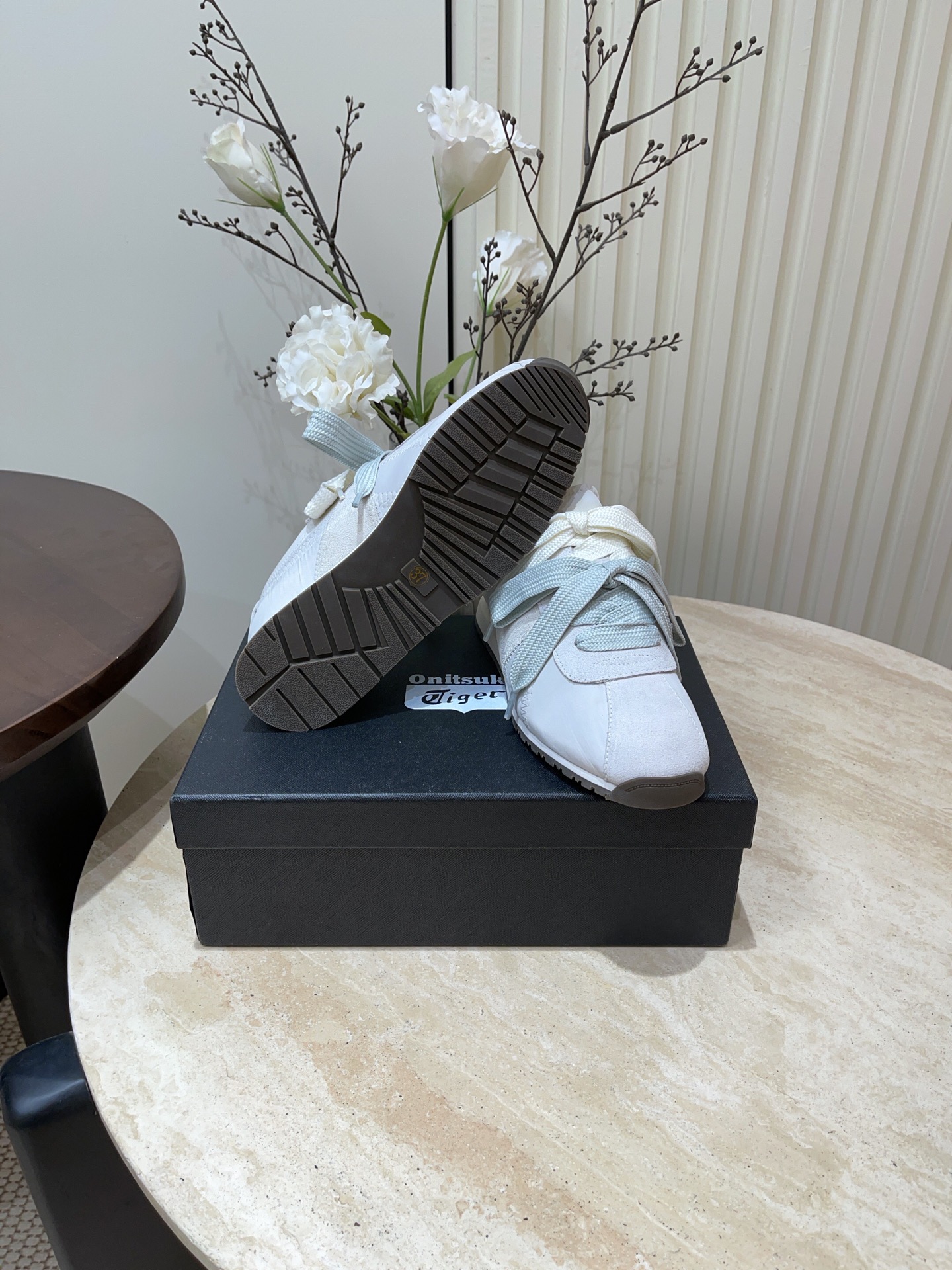 Onitsuka Tiger Fashion Sports Shoes: Comfort and Detail in Style - 图片 9