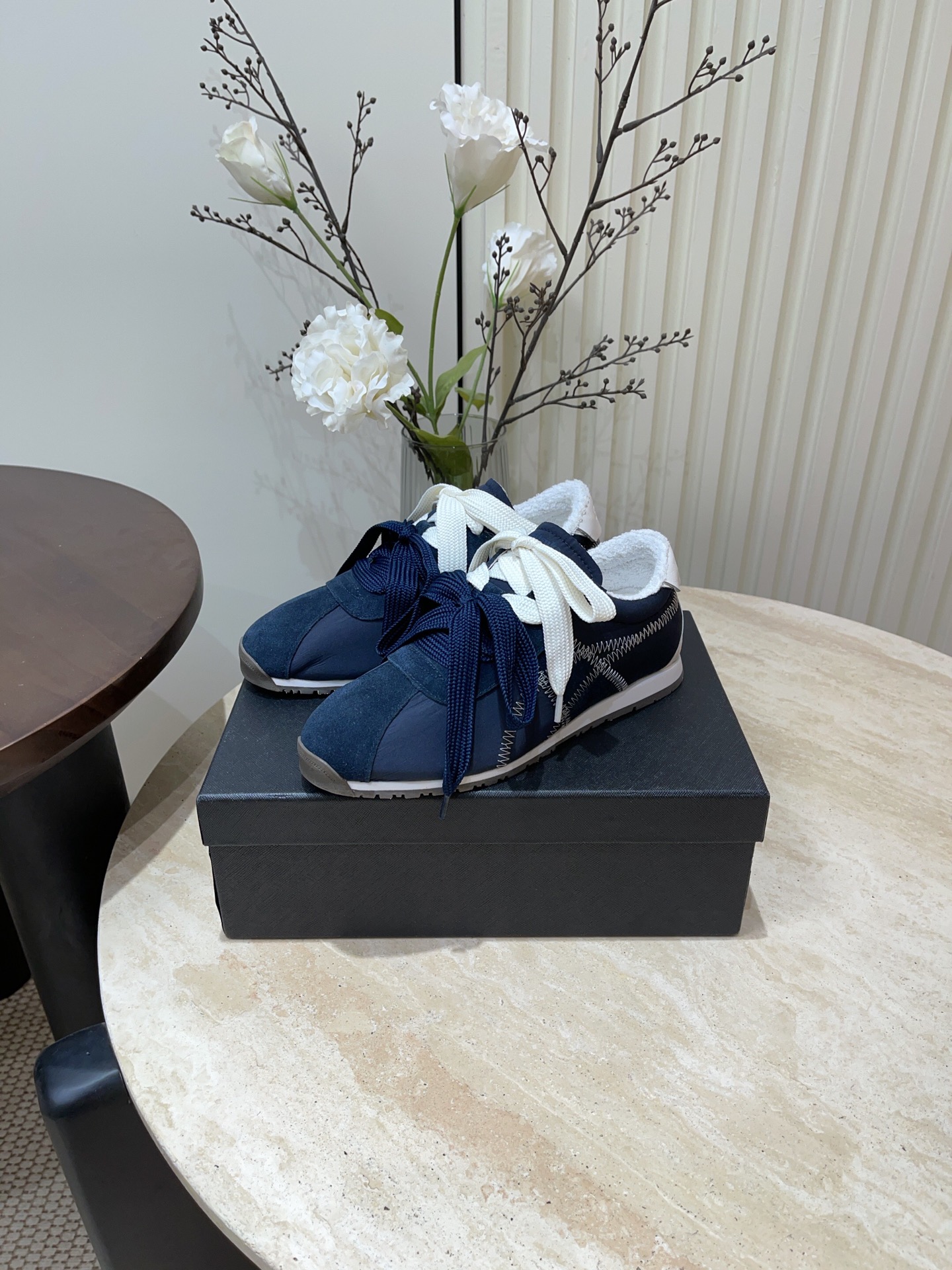 NO:234928,- 25Ss new Onitsuka Onitsuka A55 Fashionable and casual retro sneakers Forrest Gump shoes Onitsuka Tiger reflects the pursuit of comfort and detail perfection from the style, color and shape. Shoes advocate the rigor and perfection of handmade design style that integrates comfort and wearability, pays attention to the perfection and unique charm of details, maintains a steady and relaxed sense of fashion. Upper nylon cloth suede, inner towel cloth, sole, rubber sole, size 35-39 (40 customization, no return and exchange), casual shoes/sneakers, sneakers, chamois leather19860909- 25Ss新款鬼冢虎Onitsuka A55 时尚休闲复古运动鞋 阿甘鞋 Onitsuka Tiger从款式颜色造型上体现出追求舒适和细节的完美,鞋类更是推崇手工制作的严谨与完美 融舒适性与可穿性的设计风格,注重细节的完美和别致魅力,既保持稳重,又不失轻松的时尚感 鞋面尼龙布拼麂皮 内里毛巾布 鞋底橡胶鞋底 码数35-39（40定制不退换）,休闲鞋/运动鞋,sneakers,chamois leather,Women's Shoes