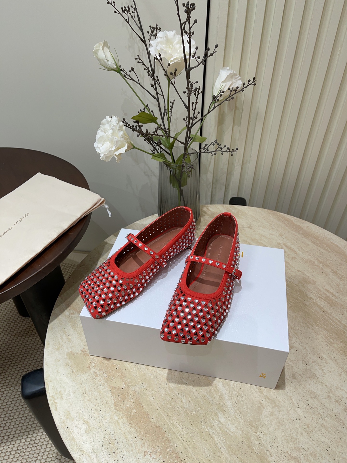 Amina Muaddi: Young Girls, Water Drills, Precious Style in Footwear Collection - 图片 2