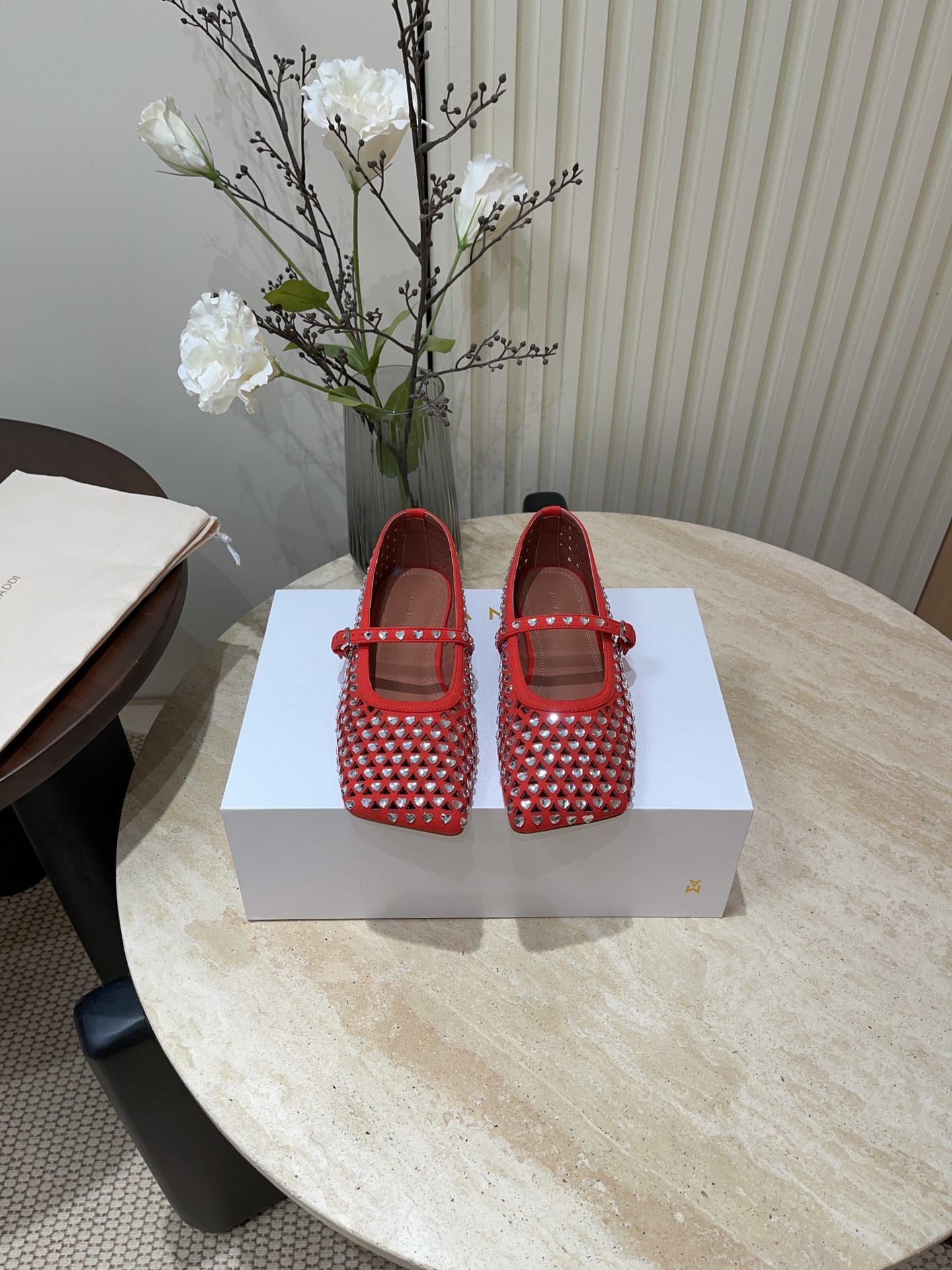 Amina Muaddi: Young Girls, Water Drills, Precious Style in Footwear Collection - 图片 1