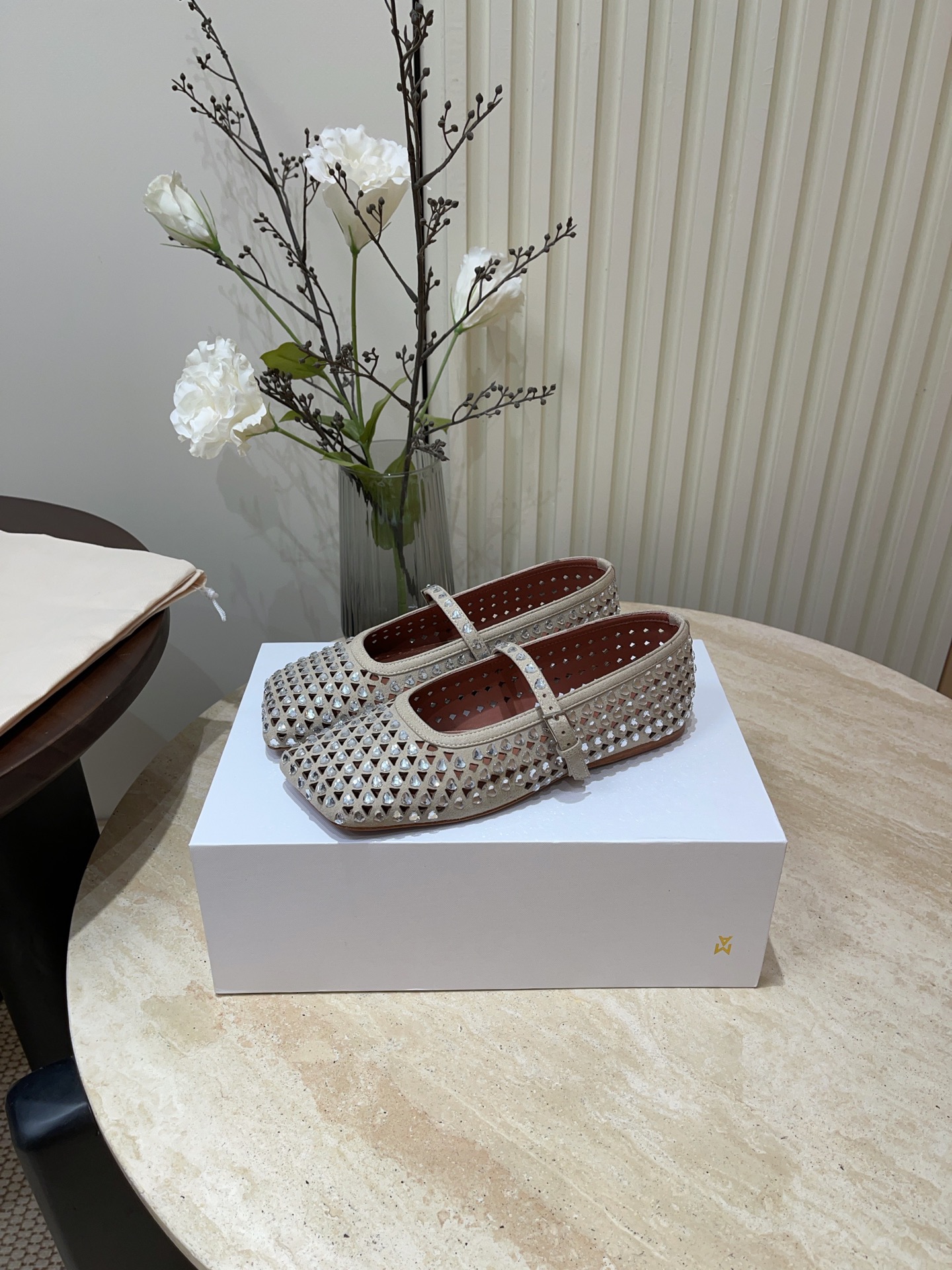 Amina Muaddi 25SS Collection: Unique Style with Original Drilling and Sheepskin Footbed - 图片 6