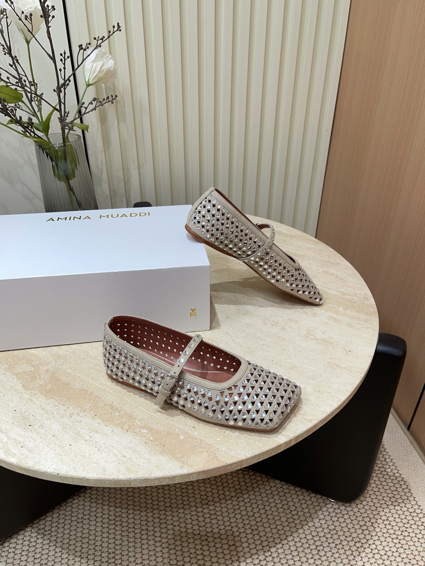 Amina Muaddi 25SS Collection: Unique Style with Original Drilling and Sheepskin Footbed - 图片 3