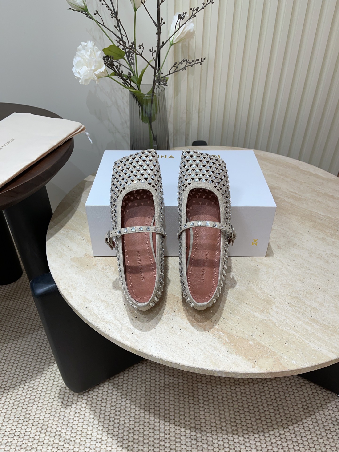 Amina Muaddi 25SS Collection: Unique Style with Original Drilling and Sheepskin Footbed - 图片 5
