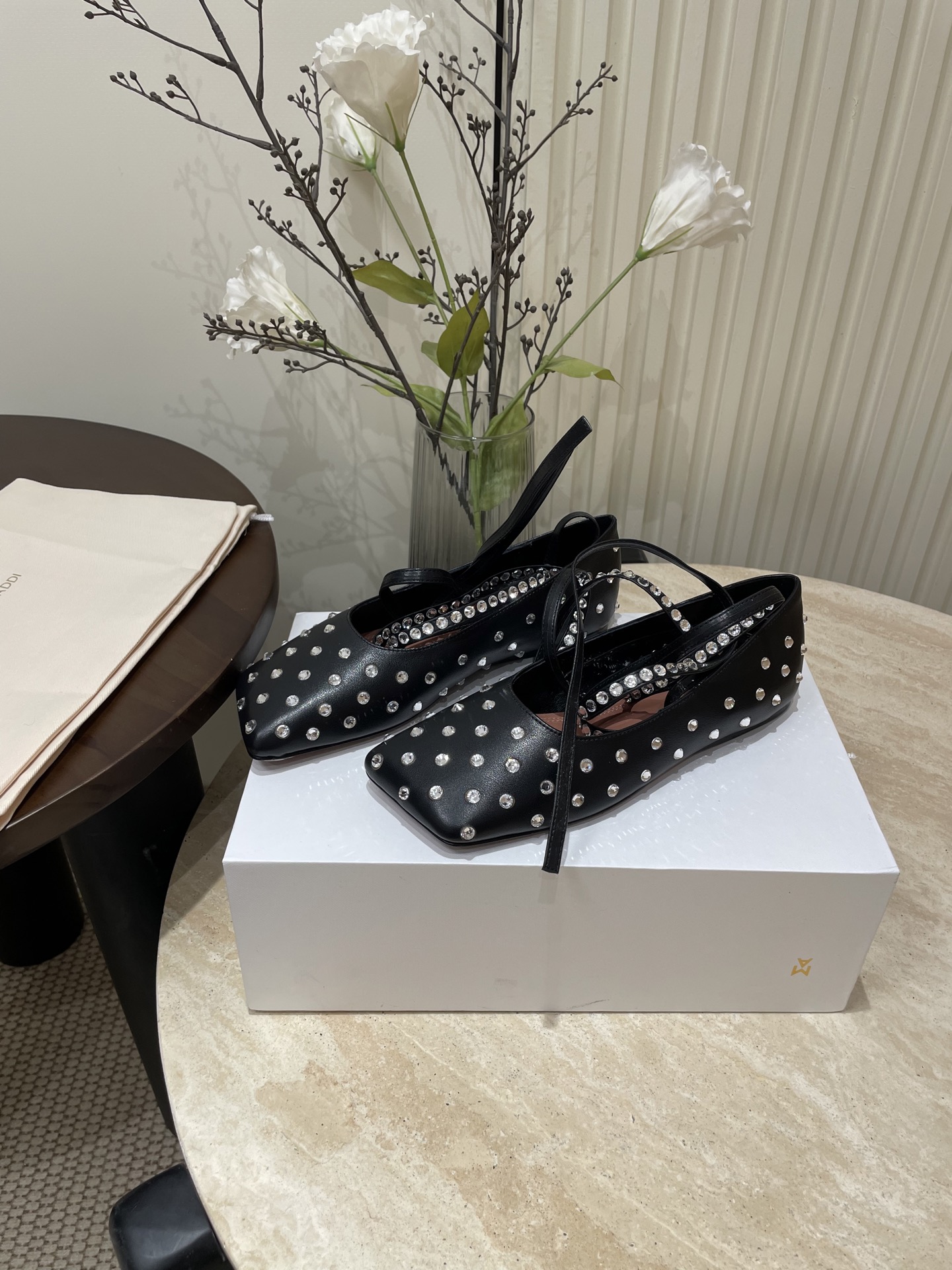 Amina Muaddi’s 2025 Spring/Summer French Drilling Belt Ballet Shoes Collection - 图片 2