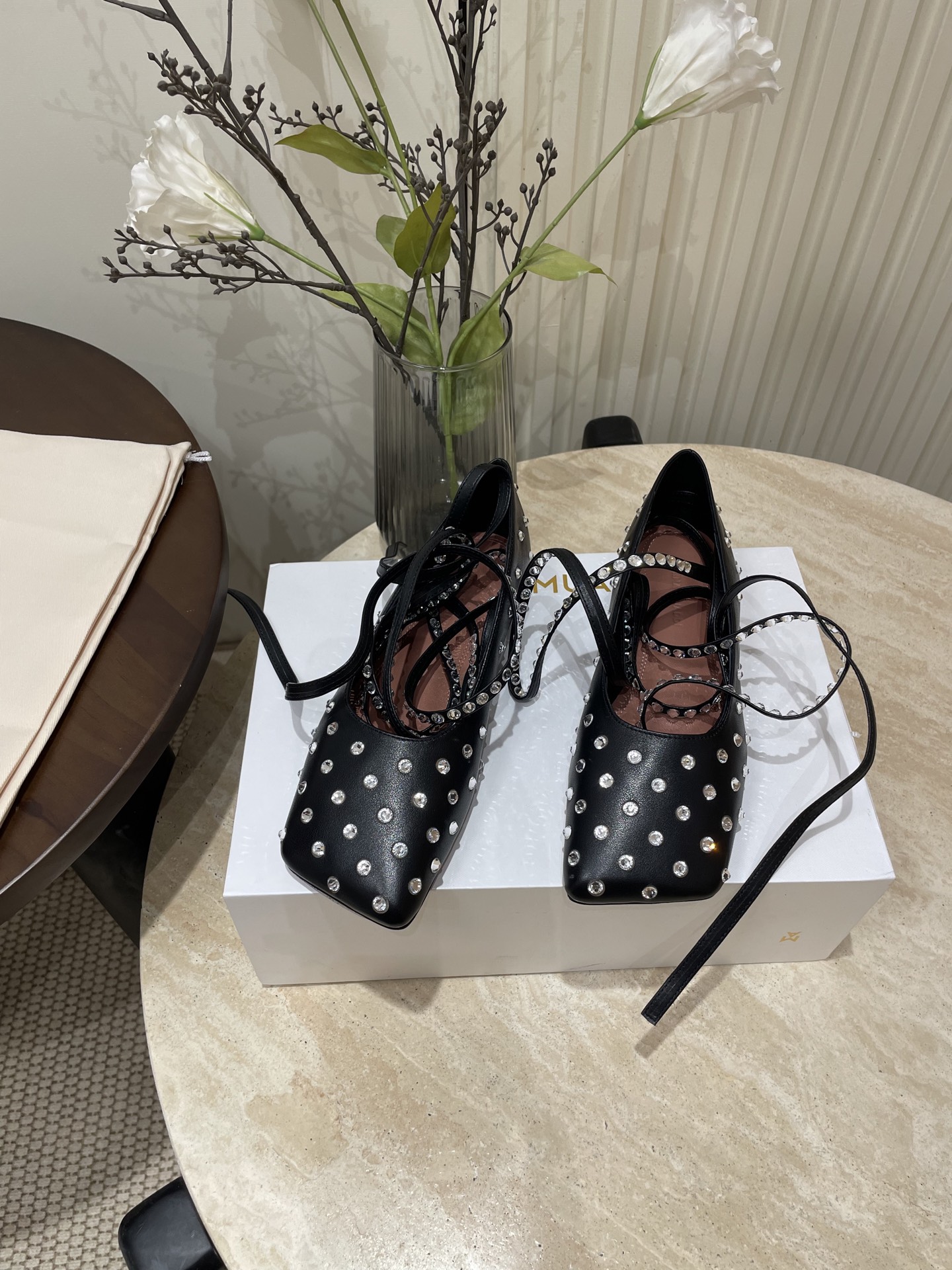 Amina Muaddi’s 2025 Spring/Summer French Drilling Belt Ballet Shoes Collection - 图片 1