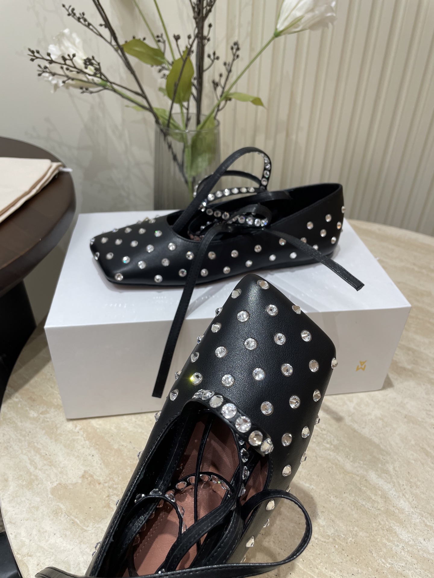 Amina Muaddi’s 2025 Spring/Summer French Drilling Belt Ballet Shoes Collection - 图片 7