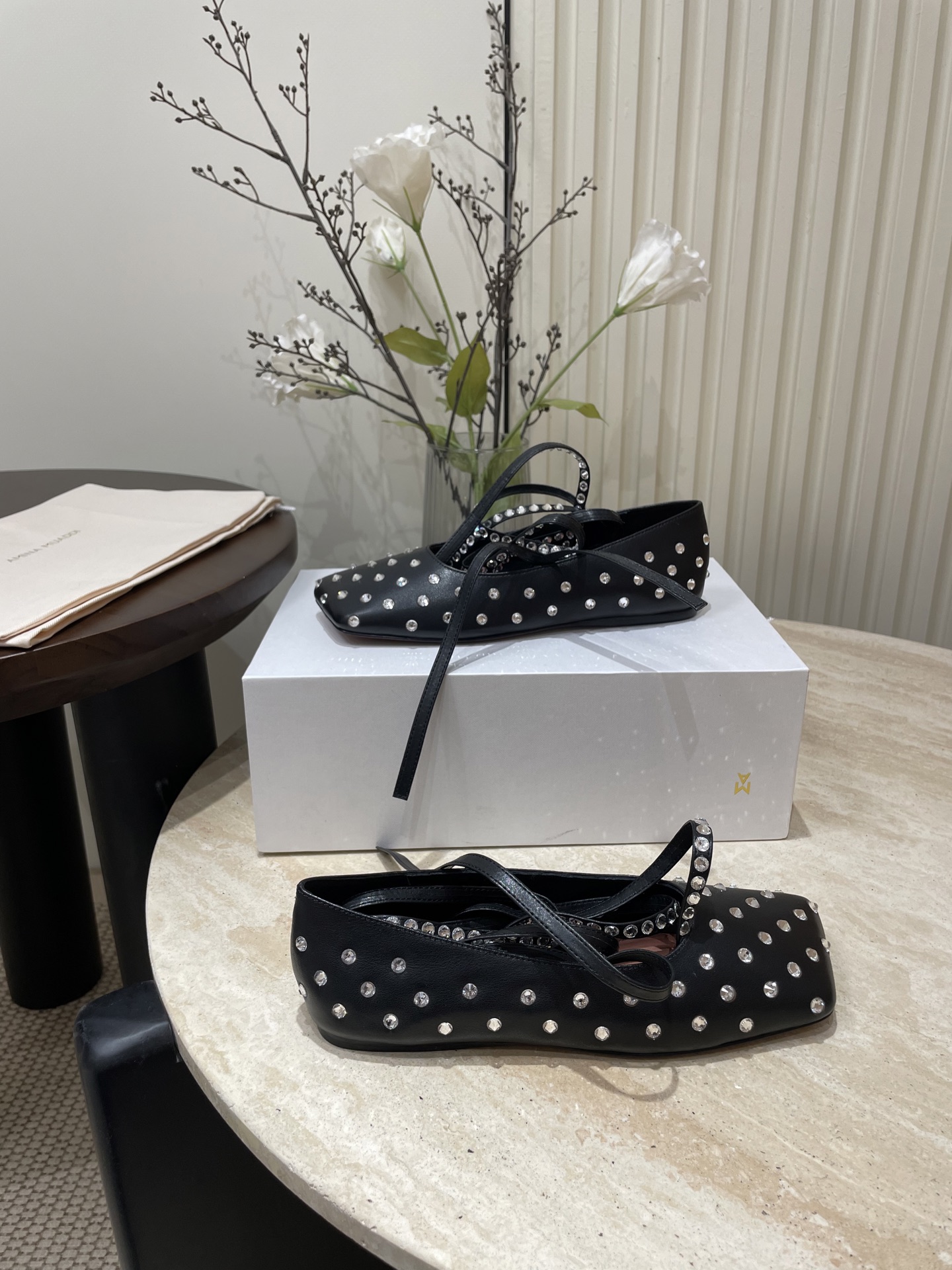 Amina Muaddi’s 2025 Spring/Summer French Drilling Belt Ballet Shoes Collection - 图片 4