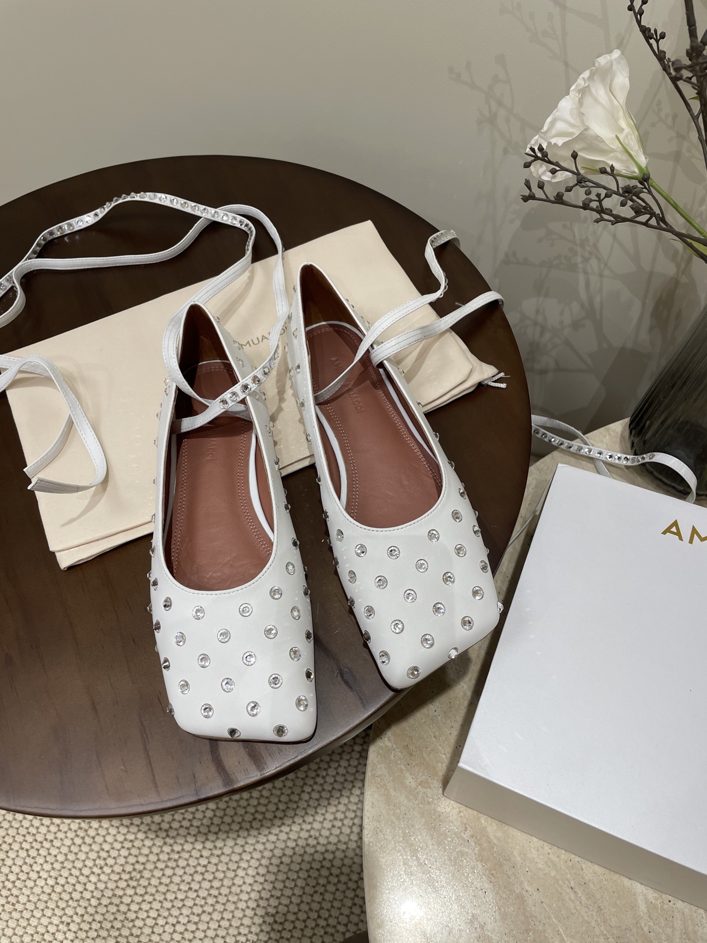 Amina Muaddi Spring/Summer 25 New French Drilling Belt Ballet Shoes Review - 图片 5