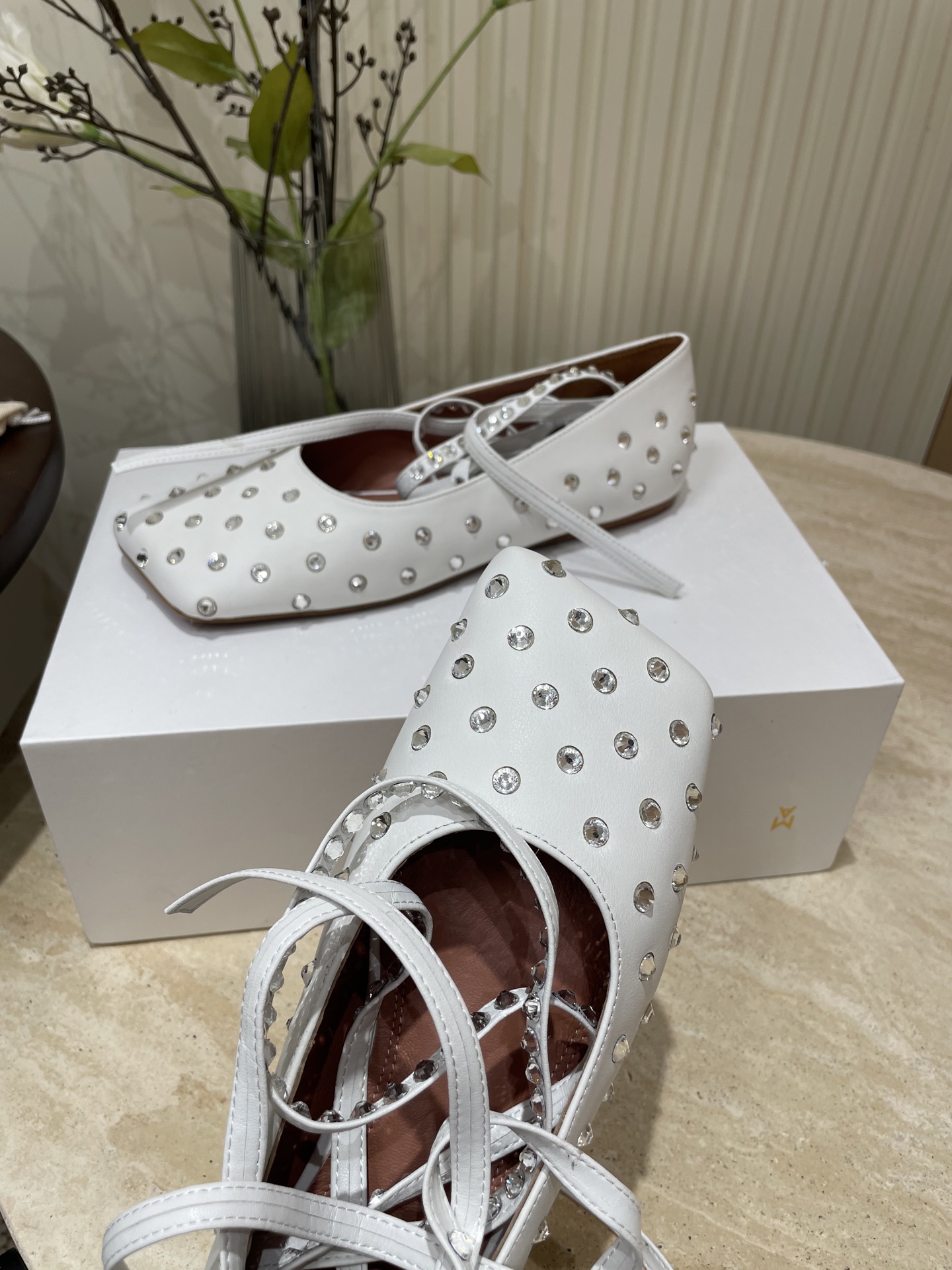 Amina Muaddi Spring/Summer 25 New French Drilling Belt Ballet Shoes Review - 图片 6