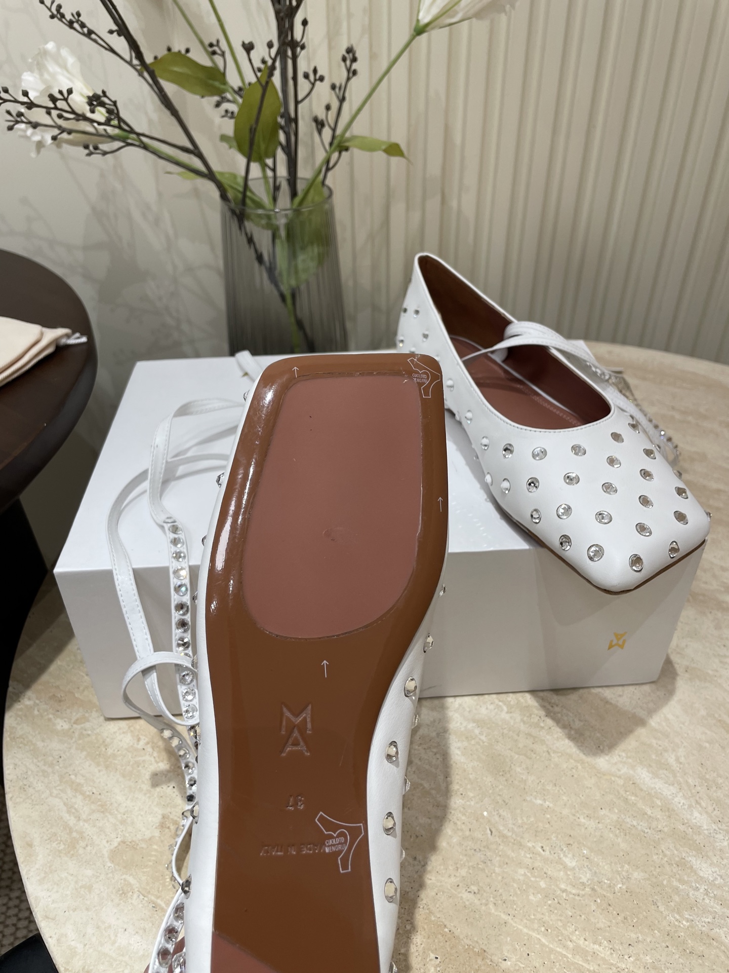 Amina Muaddi Spring/Summer 25 New French Drilling Belt Ballet Shoes Review - 图片 9