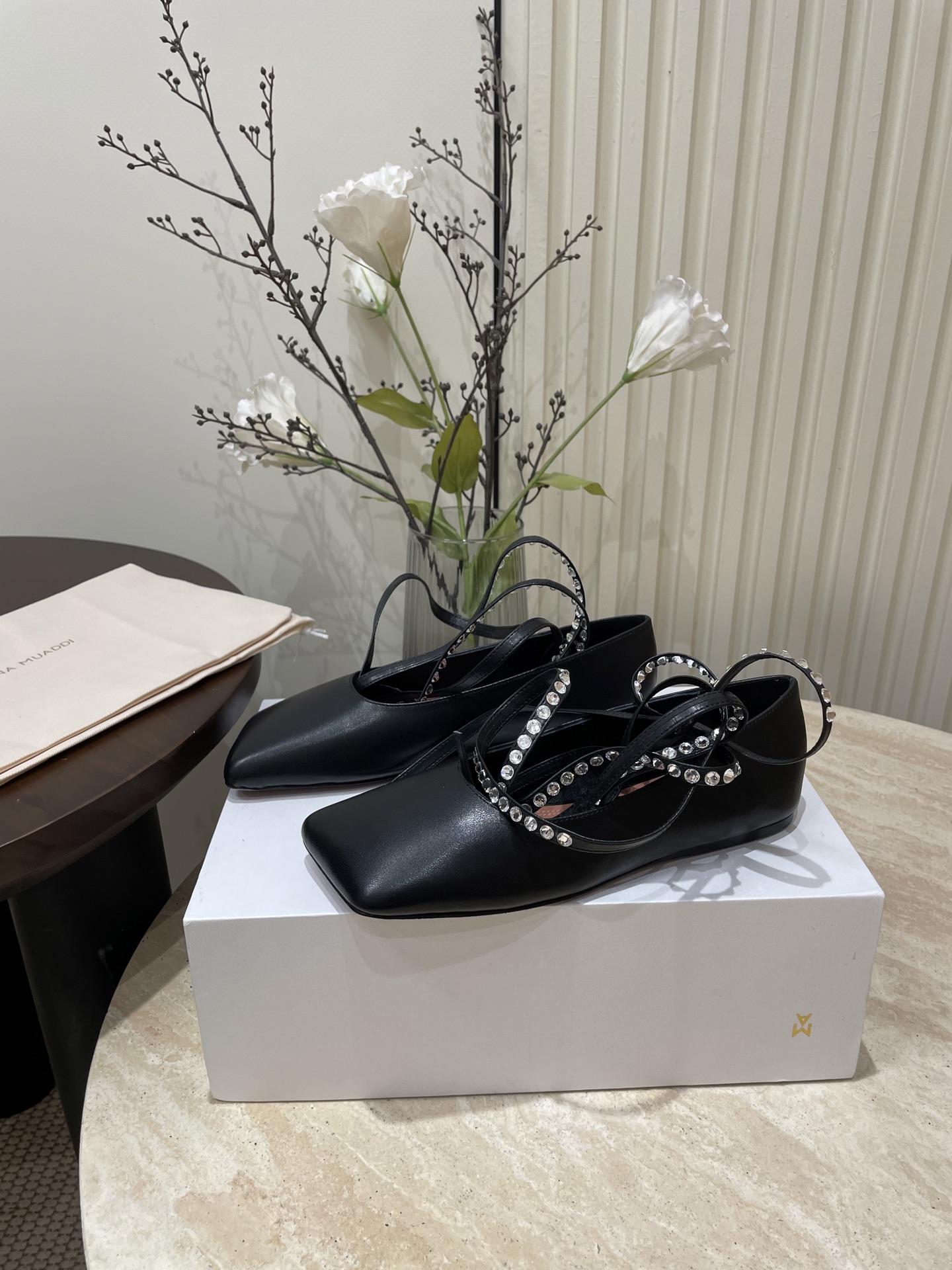 Amina Muaddi’s 25 New French Drilling Belt Ballet Shoes for Spring and Summer - 图片 2