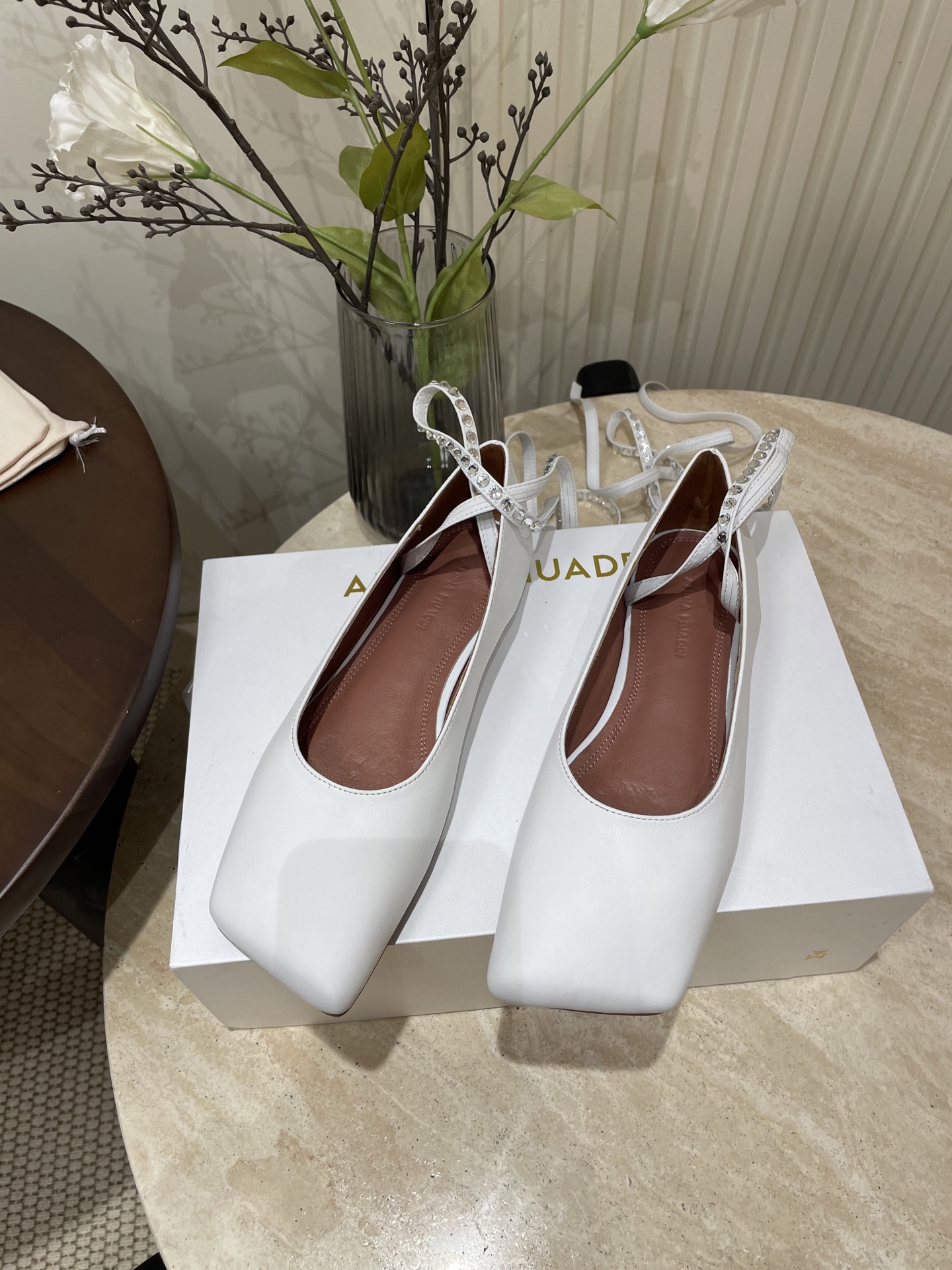 Amina Muaddi’s 25 New French Drilling Belt Ballet Shoes for Spring/Summer Fashion - 图片 2