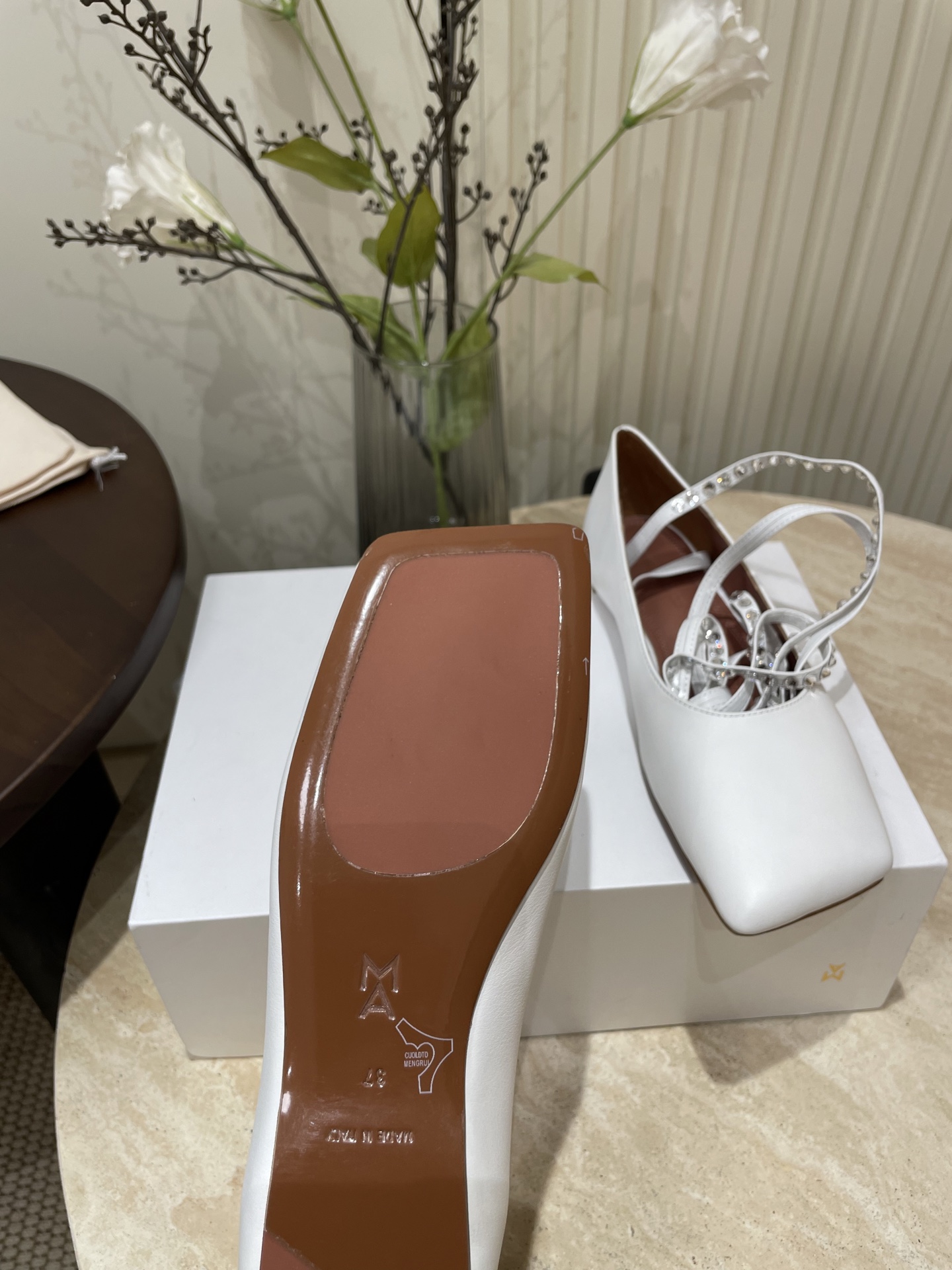 Amina Muaddi’s 25 New French Drilling Belt Ballet Shoes for Spring/Summer Fashion - 图片 9