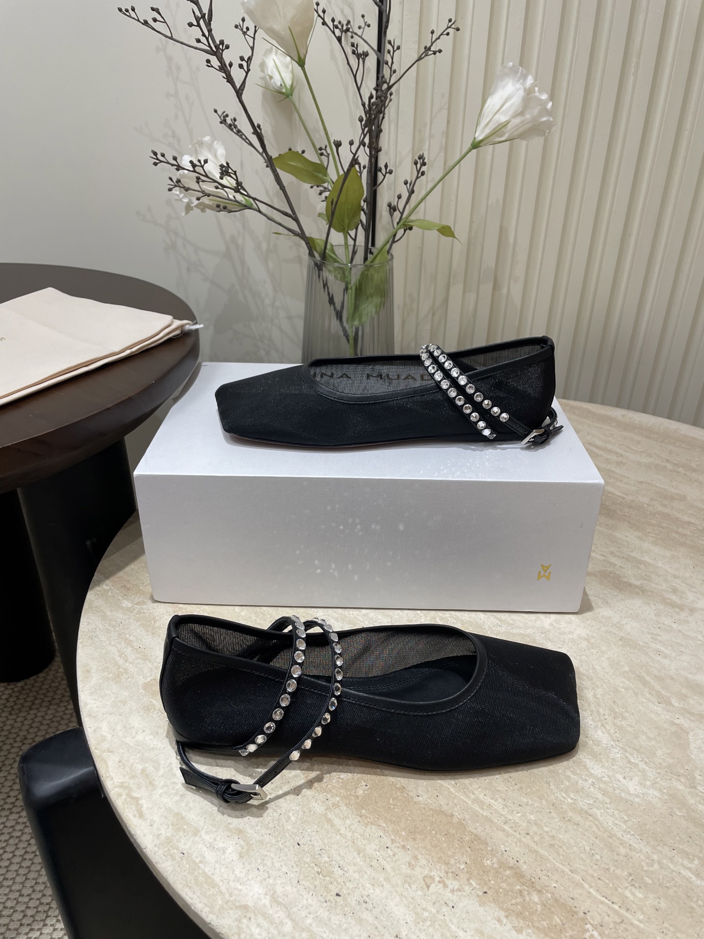 Amina Muaddi’s 25 Spring/Summer French Ballet Shoes with Water-Drilling Net – Stylish and Versatile! - 图片 2