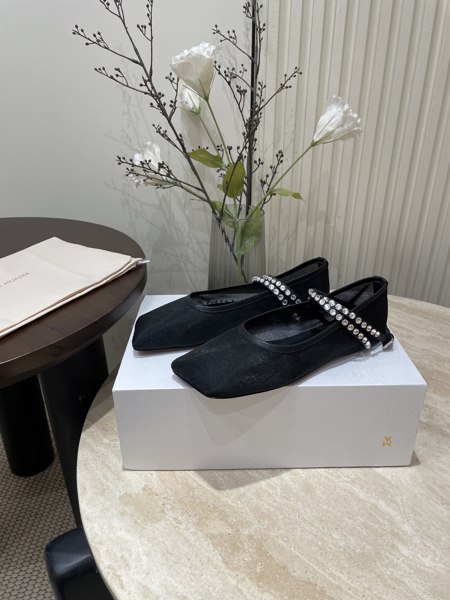 Amina Muaddi’s 25 Spring/Summer French Ballet Shoes with Water-Drilling Net – Stylish and Versatile! - 图片 3