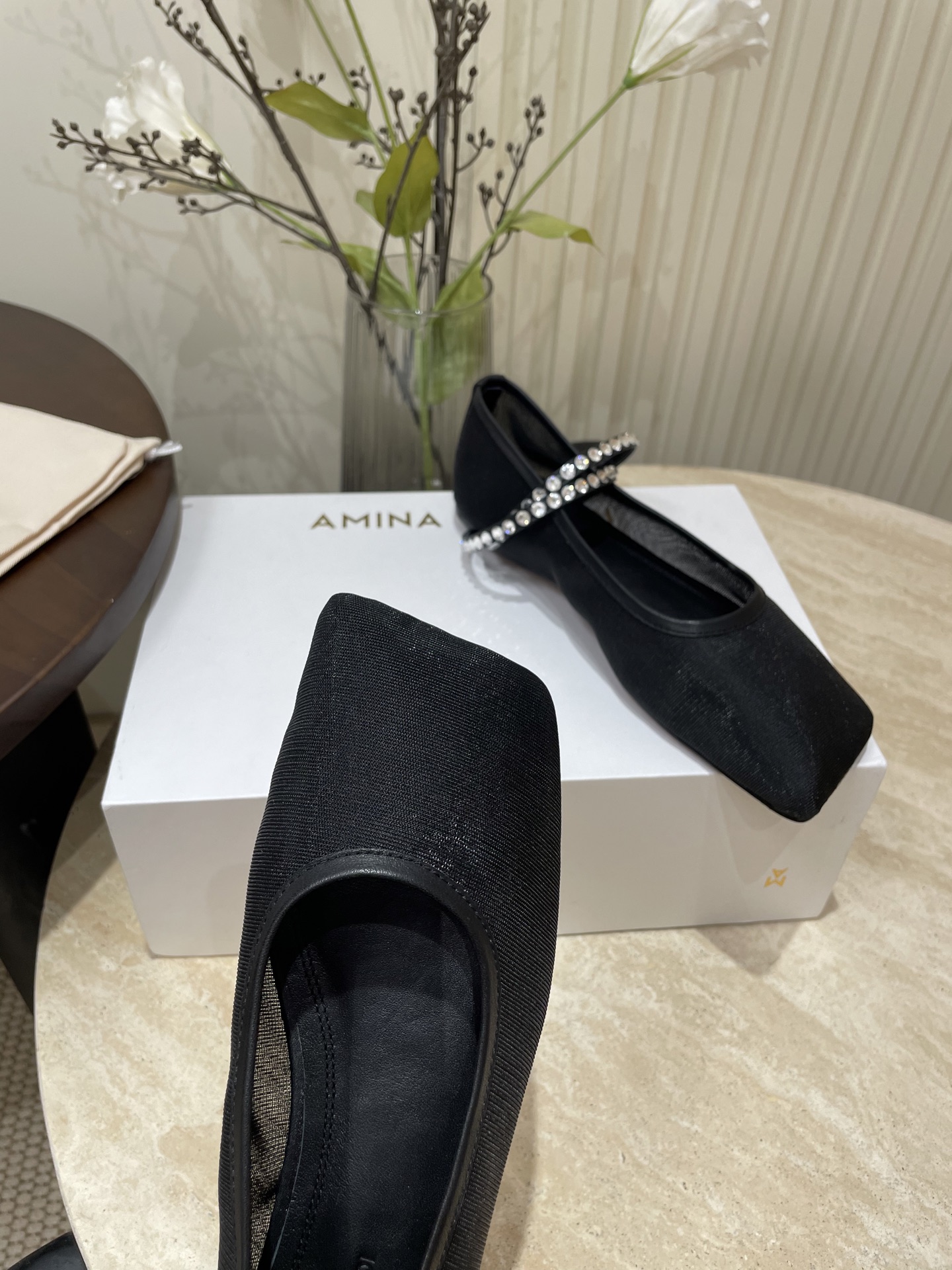 Amina Muaddi’s 25 Spring/Summer French Ballet Shoes with Water-Drilling Net – Stylish and Versatile! - 图片 9