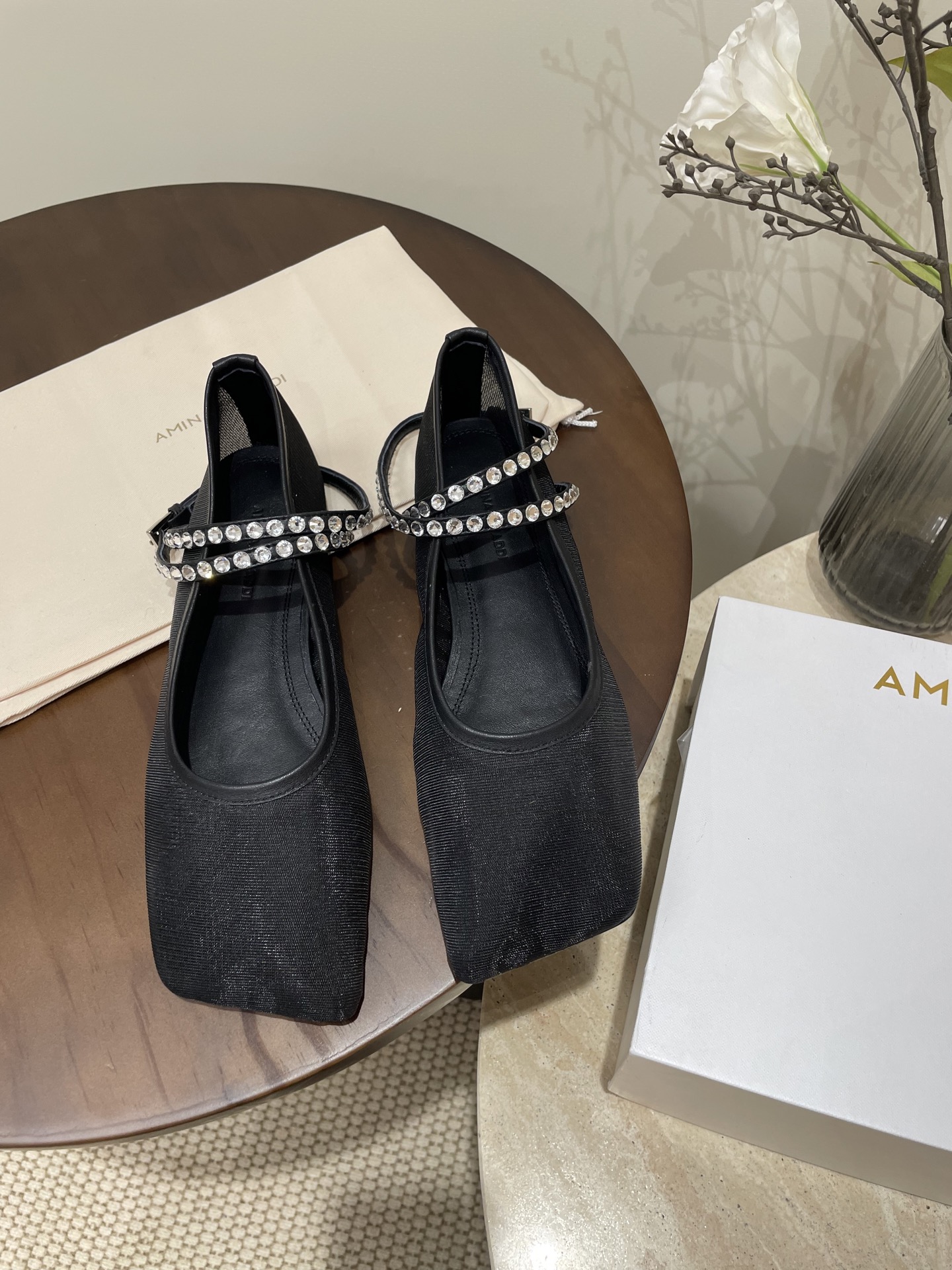 Amina Muaddi’s 25 Spring/Summer French Ballet Shoes with Water-Drilling Net – Stylish and Versatile! - 图片 5