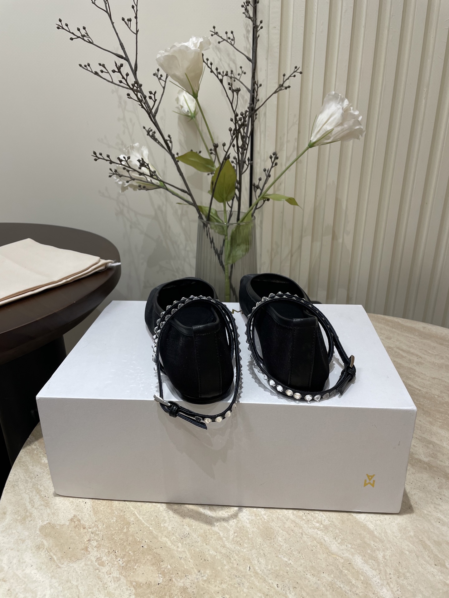 Amina Muaddi’s 25 Spring/Summer French Ballet Shoes with Water-Drilling Net – Stylish and Versatile! - 图片 8
