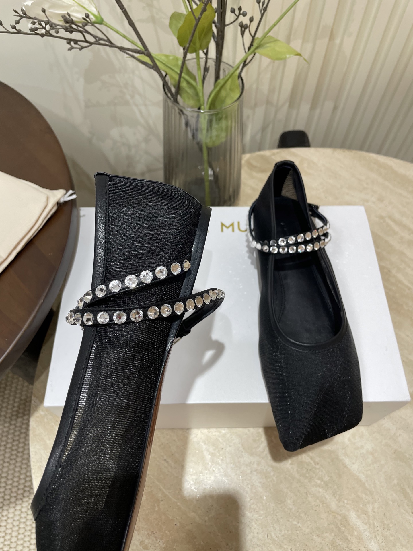 Amina Muaddi’s 25 Spring/Summer French Ballet Shoes with Water-Drilling Net – Stylish and Versatile! - 图片 6