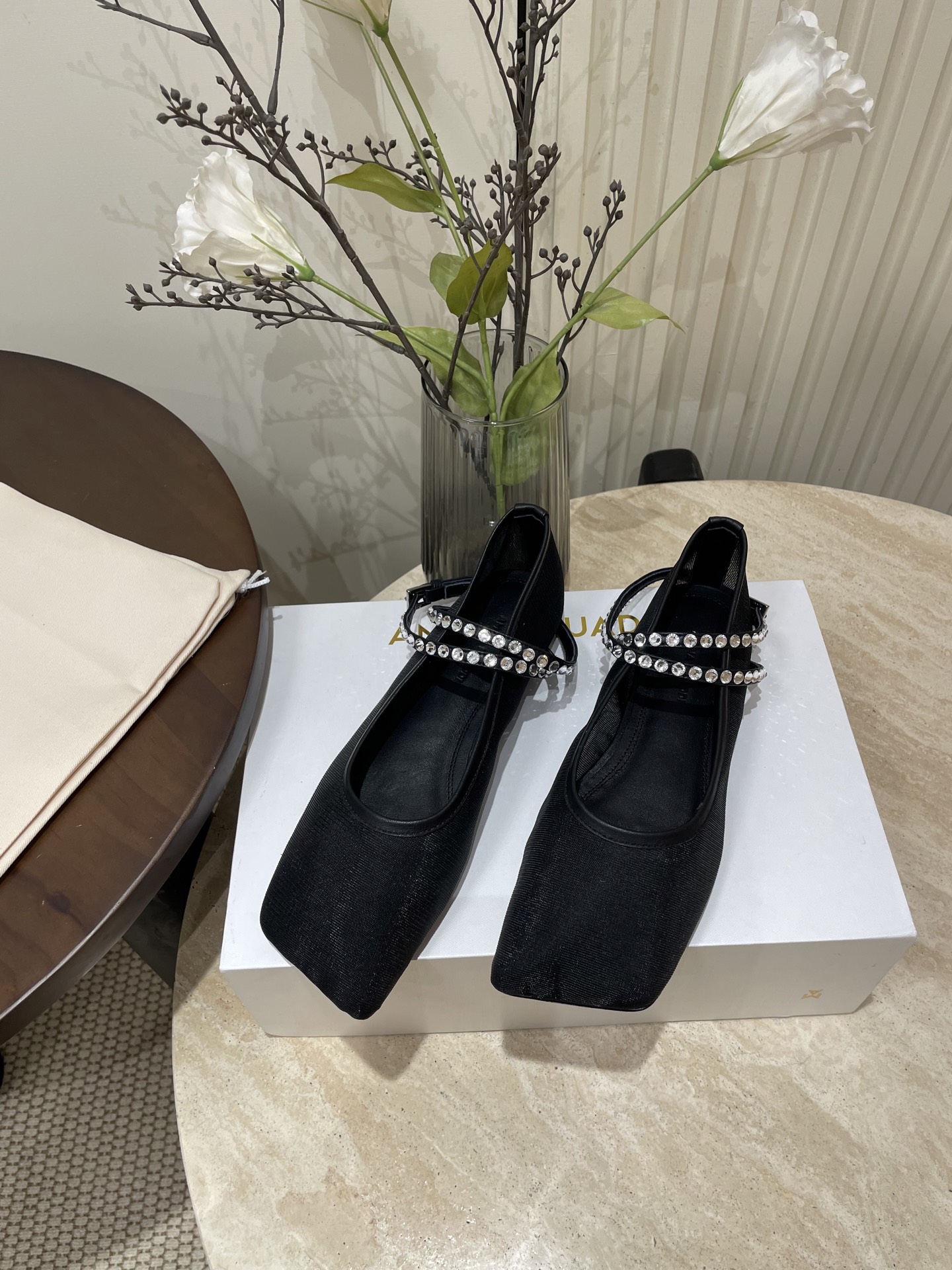 Amina Muaddi’s 25 Spring/Summer French Ballet Shoes with Water-Drilling Net – Stylish and Versatile!