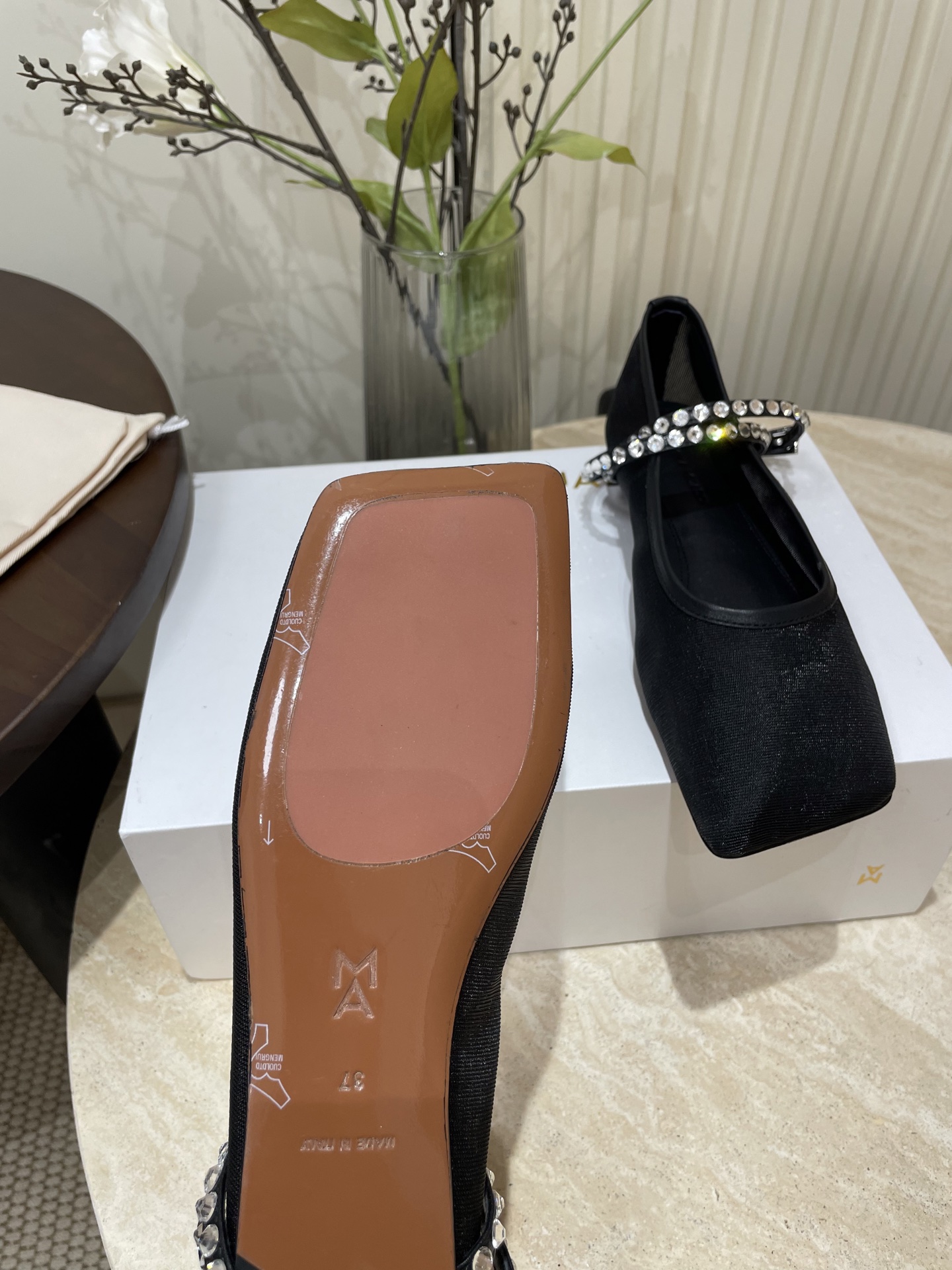 Amina Muaddi’s 25 Spring/Summer French Ballet Shoes with Water-Drilling Net – Stylish and Versatile! - 图片 7